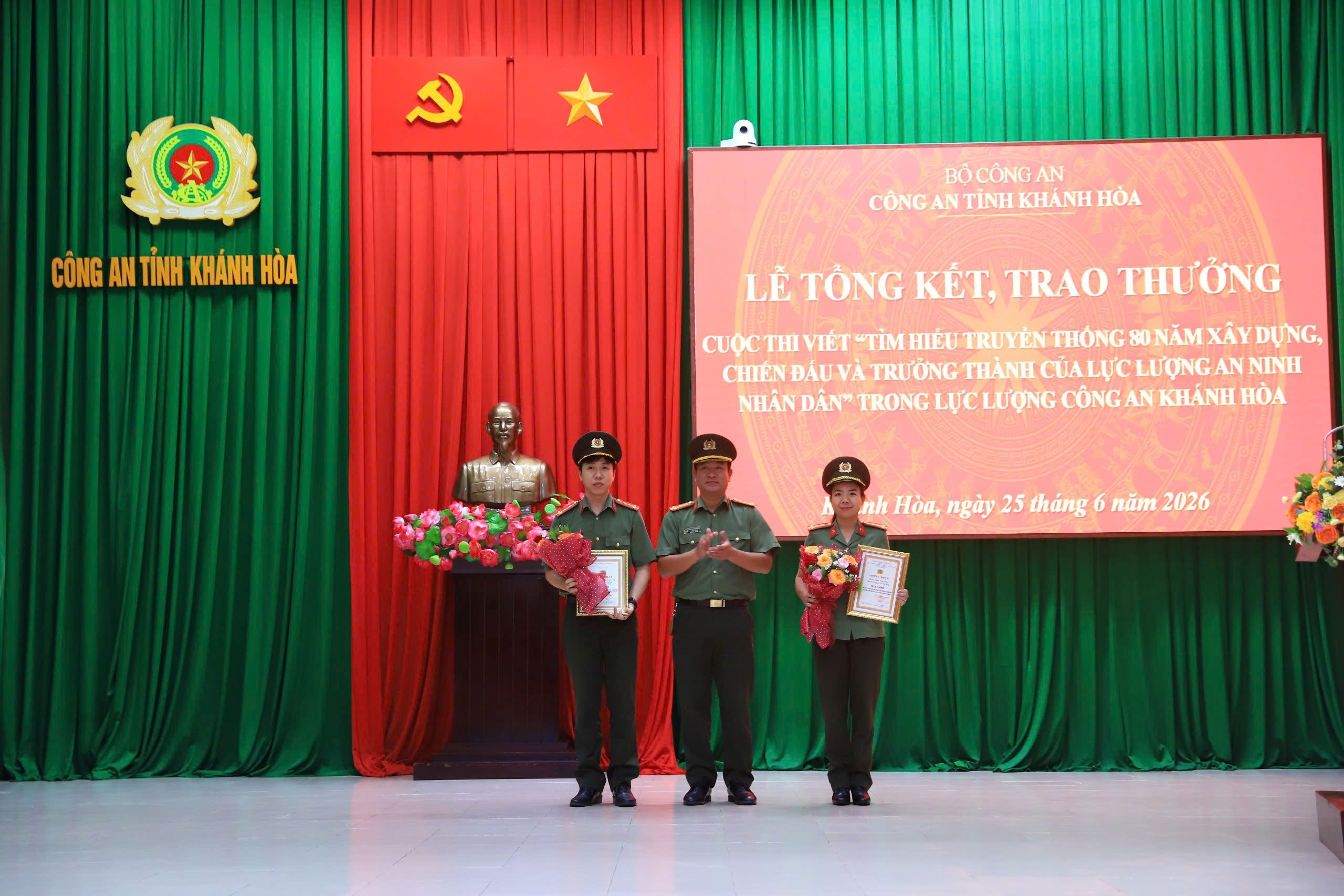 “Ngòi bút xanh” của Công an xã Vạn Ninh
