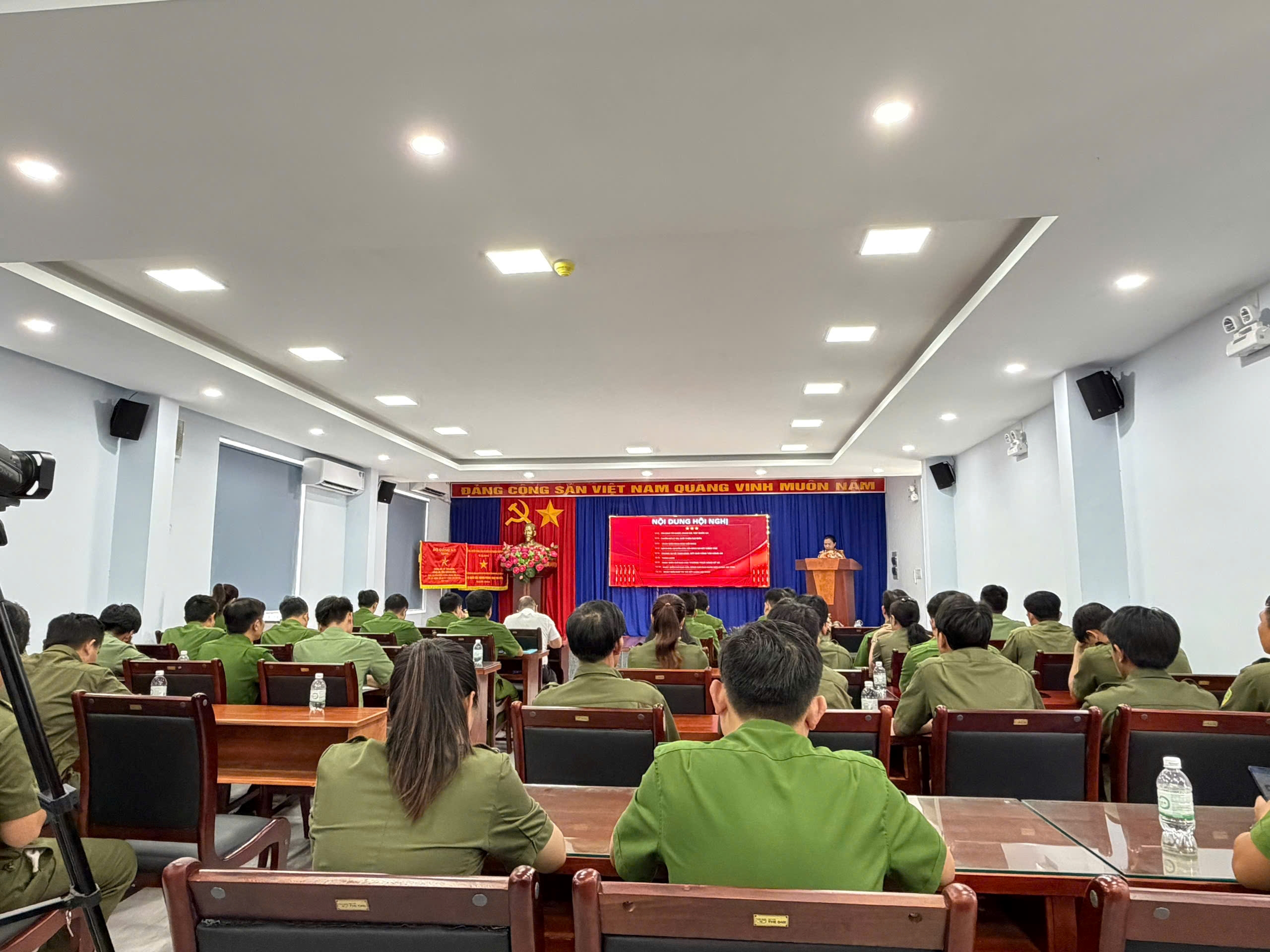 Công an xã Vạn Ninh tổ chức Hội nghị sơ kết công tác Công an 6 tháng đầu năm 2026