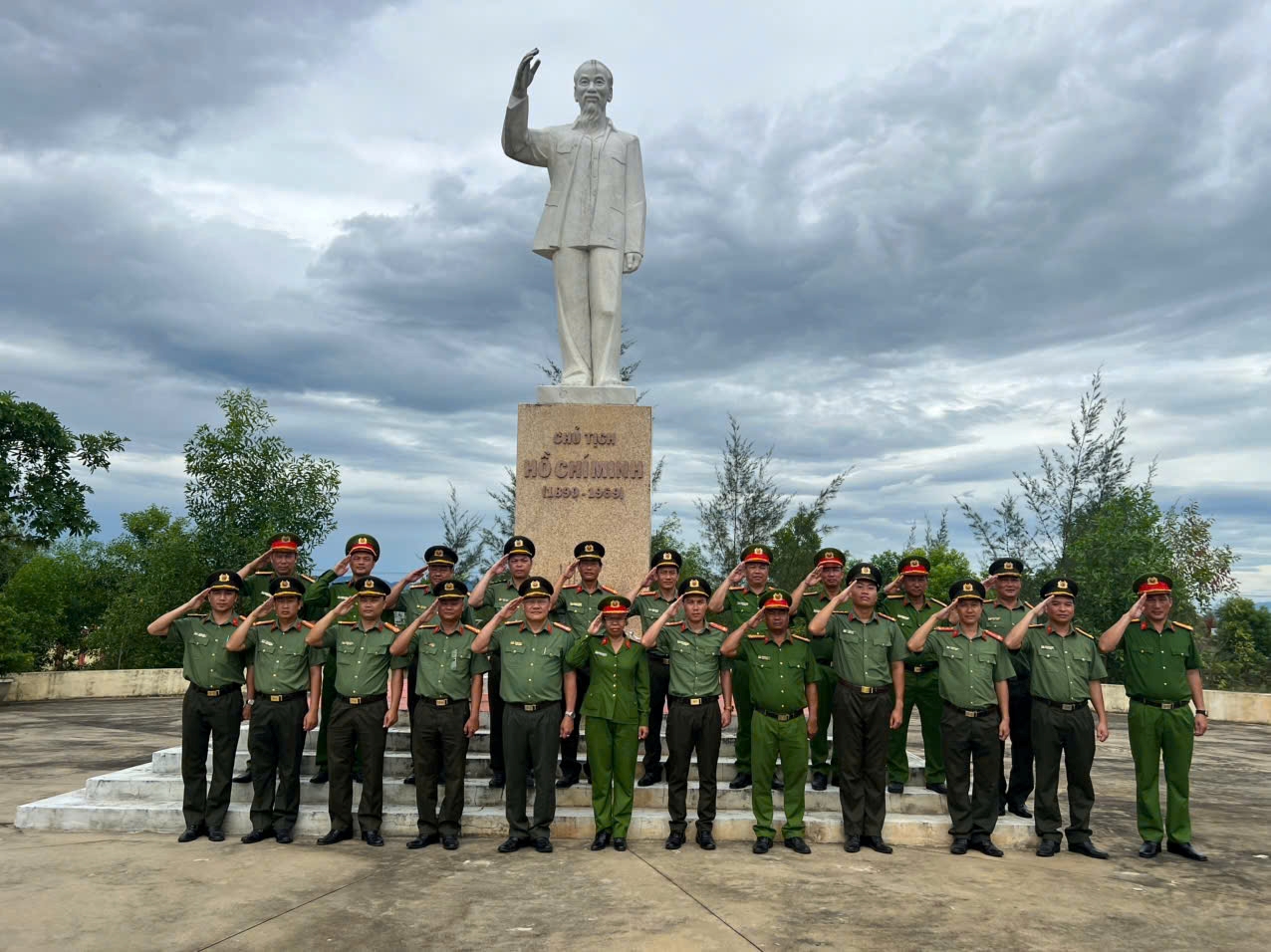 Công an xã Vạn Ninh tham gia lớp tập huấn điều lệnh, quân sự, võ thuật Công an nhân dân năm 2026