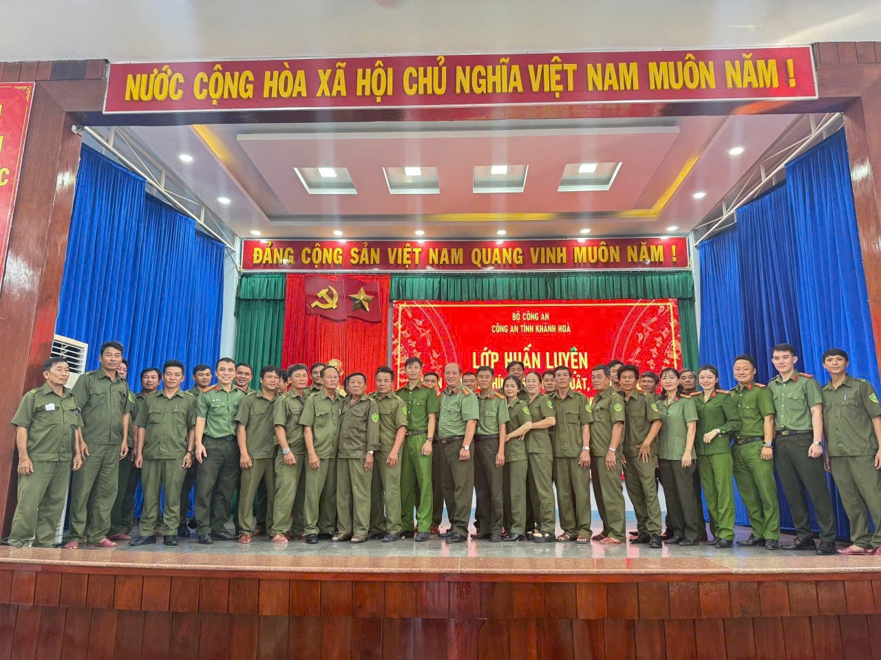 Công an xã Vạn Ninh phối hợp bảo đảm điều kiện tổ chức lớp huấn luyện lực lượng tham gia bảo vệ an ninh, trật tự ở cơ sở