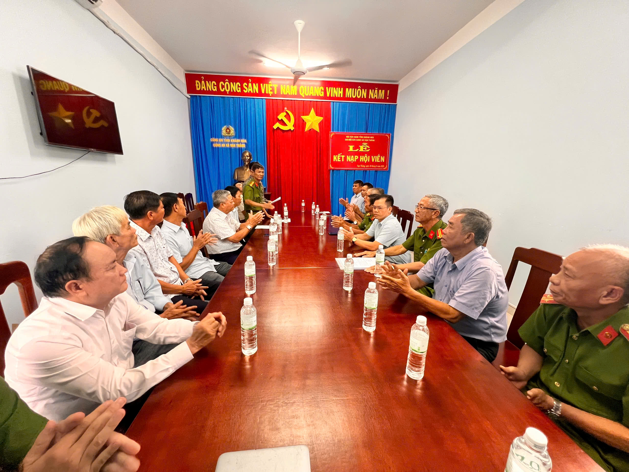 Chi hội Cựu Công an nhân dân xã Vạn Thắng tổ chức lễ kết nạp hội viên mới