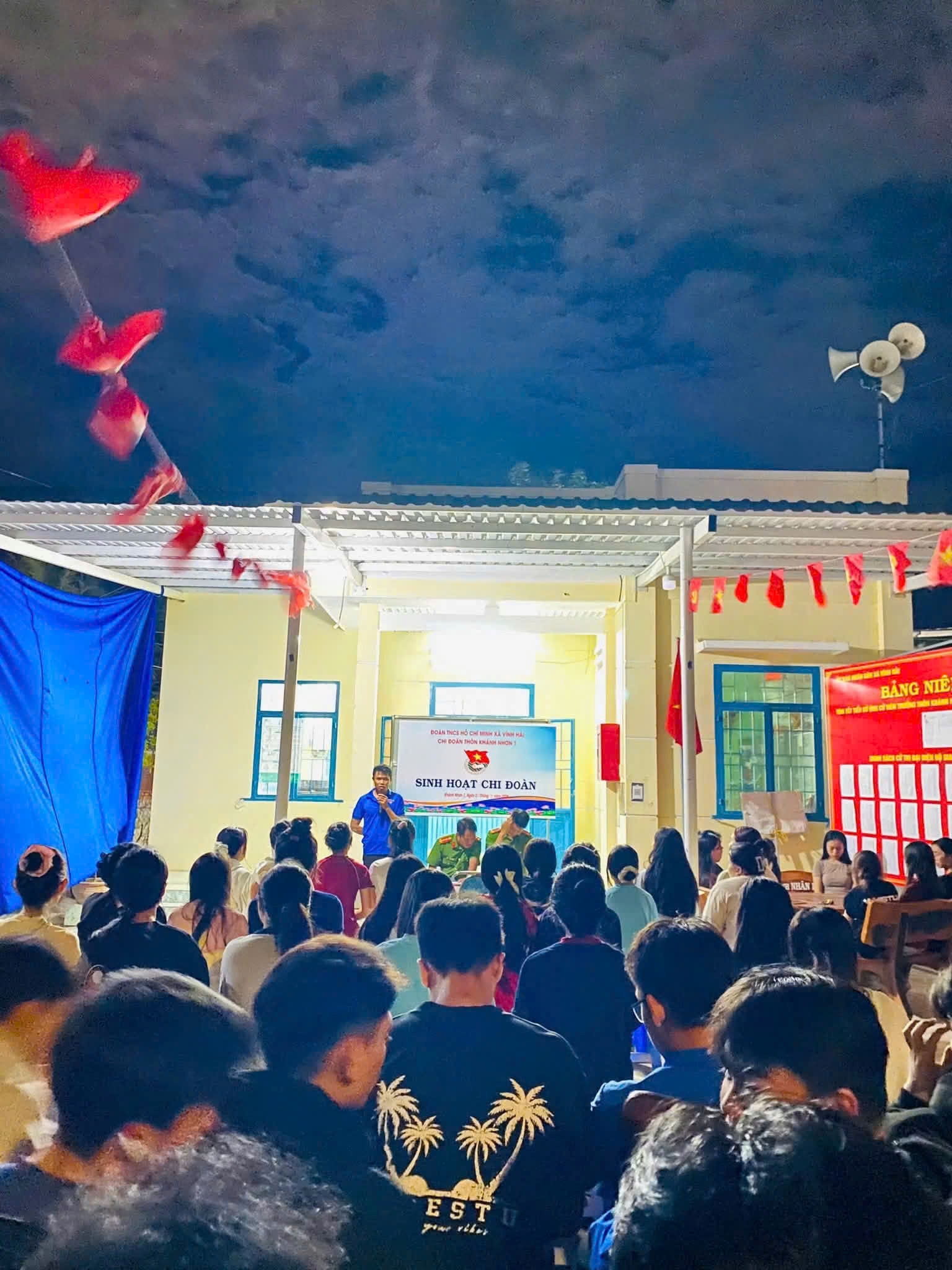 Công an xã Vĩnh Hải phối hợp tổ chức sinh hoạt định kỳ tuyên truyền Luật an toàn giao thông và công tác phòng, chống bạo lực học đường.