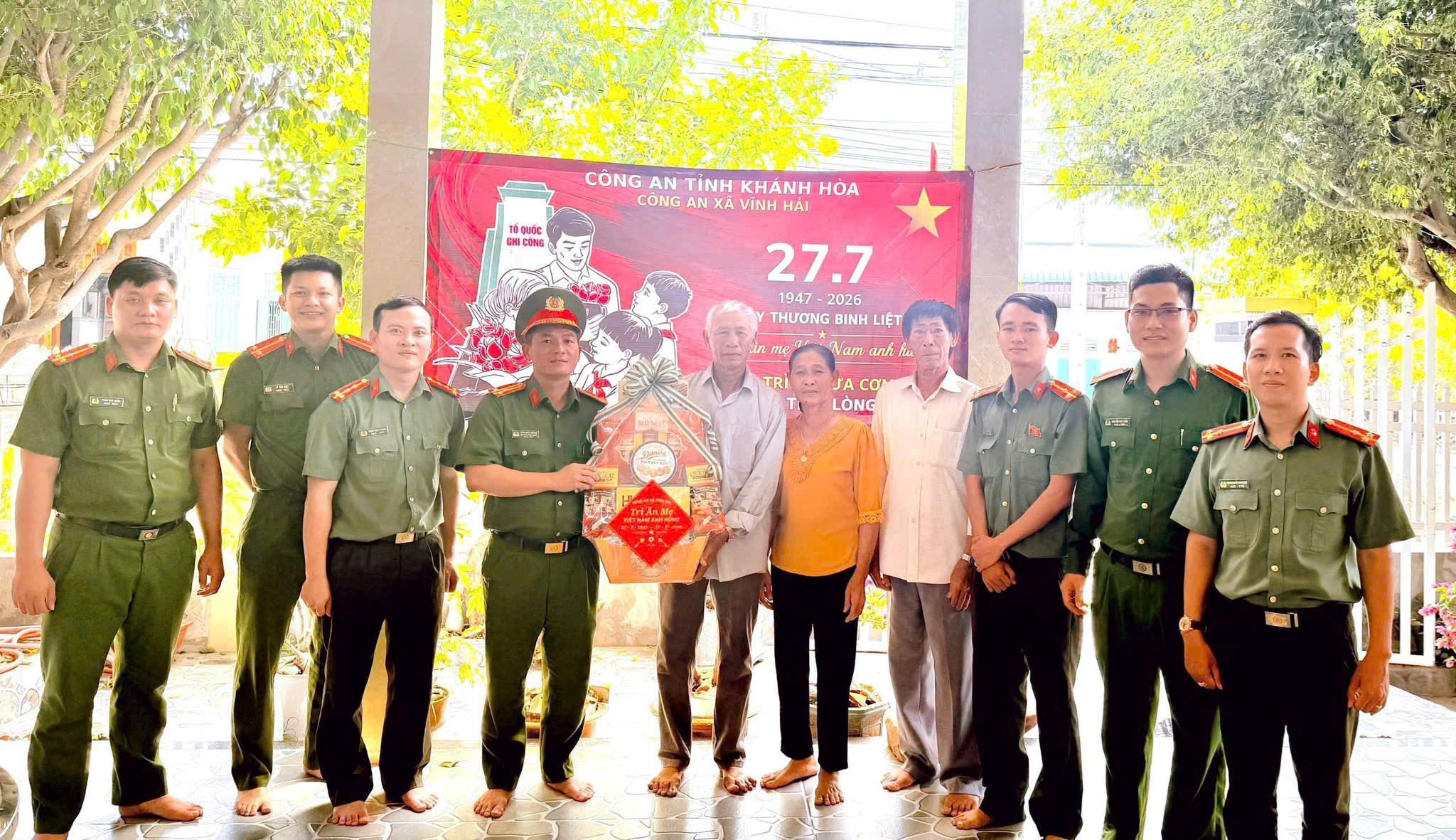 Công an xã Vĩnh Hải tổ chức “Bữa cơm tri ân” dâng lên mẹ Việt Nam anh hùng
