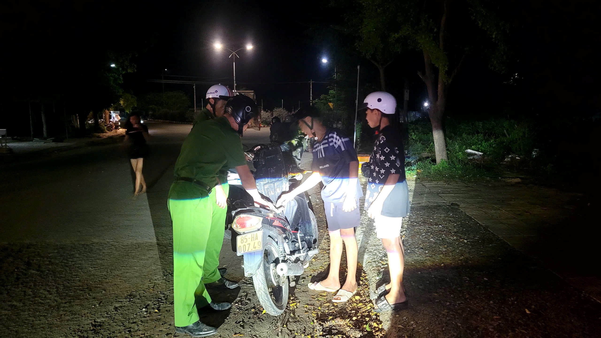 Công an xã Vĩnh Hải tăng cường tuần tra, bảo đảm an ninh trật tự trên địa bàn