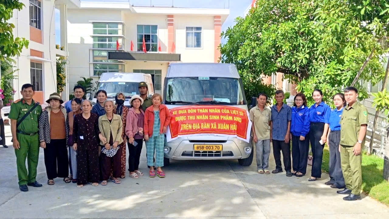 Công an xã Xuân Hải đồng hành cùng thân nhân liệt sĩ trên hành trình tìm lại tên cho những anh hùng đã ngã xuống