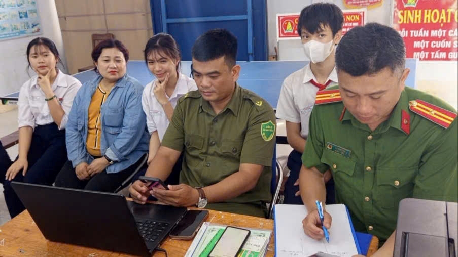 Phát huy vai trò nòng cốt, Công an xã Xuân Hải chăm lo hành trang pháp lý cho học sinh bước vào kỳ thi quan trọng