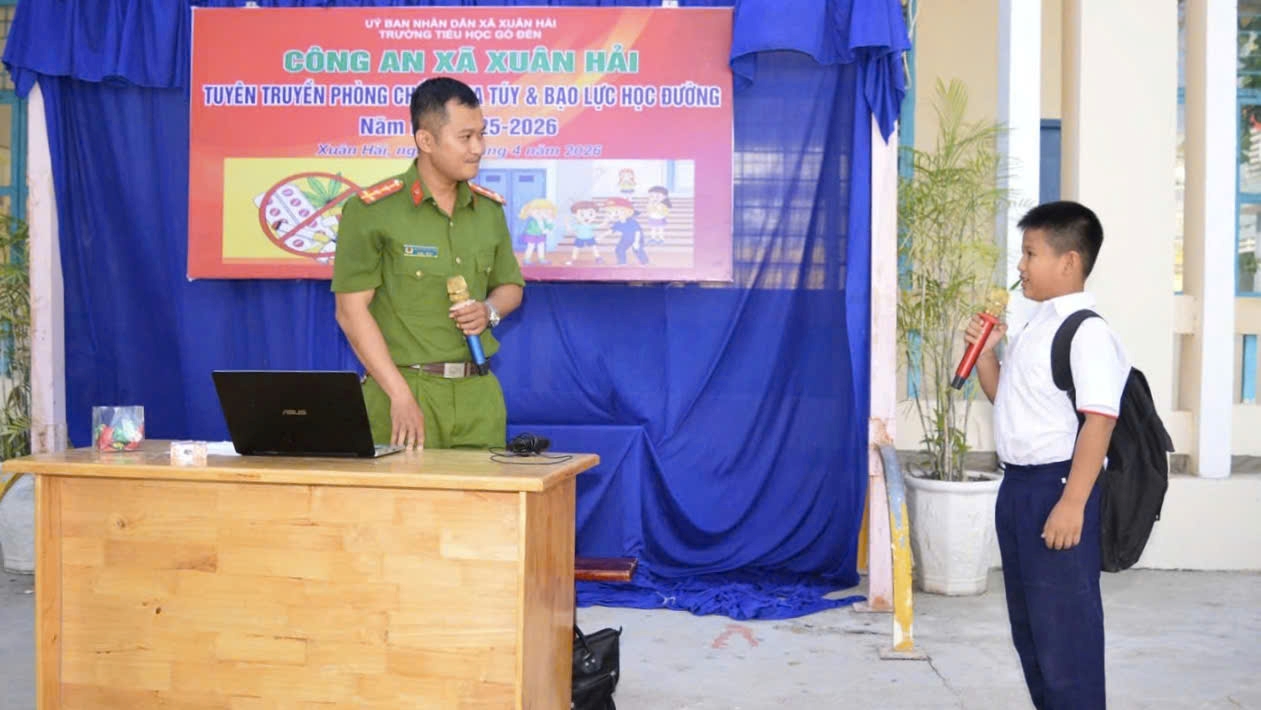 Khi Công an xã trở thành “người thầy đặc biệt” trên bục giảng