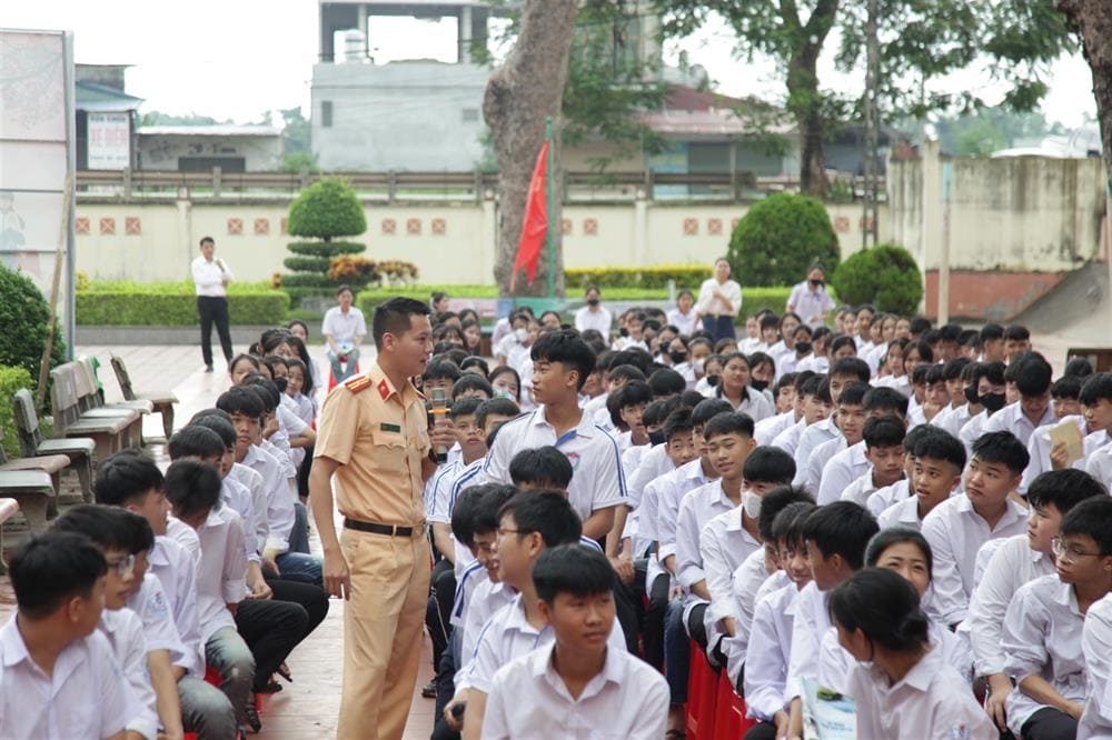 Chuyển biến tích cực sau 01 tháng triển khai cao điểm đảm bảo trật tự, an toàn giao thông đối với lứa tuổi học sinh