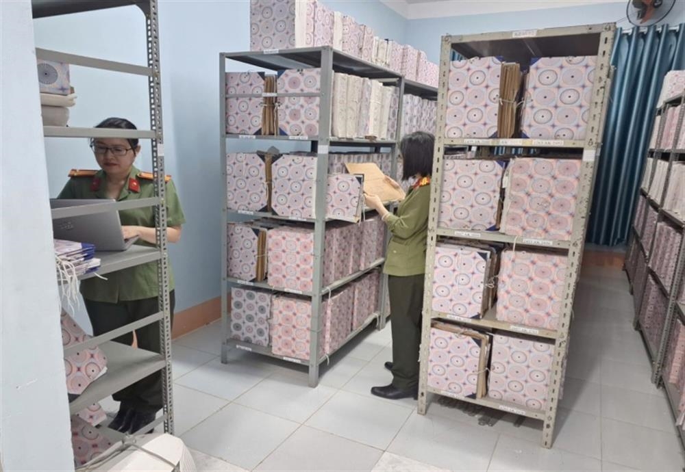 Cán bộ, chiến sĩ làm công tác lưu trữ được hưởng chế độ độc hại theo quy định