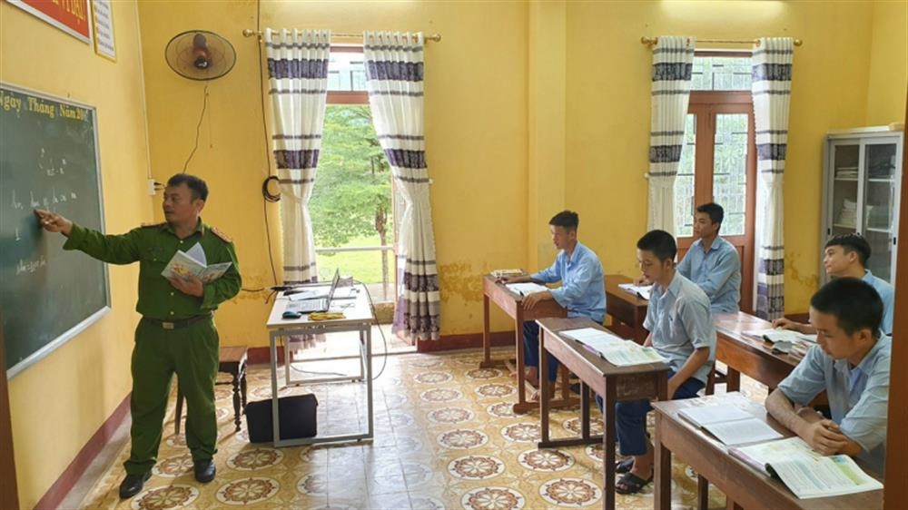 Hoàn thiện các quy định thực hiện đề nghị giảm thời hạn chấp hành quyết định áp dụng biện pháp đưa vào trường giáo dưỡng, cơ sở giáo dục bắt buộc