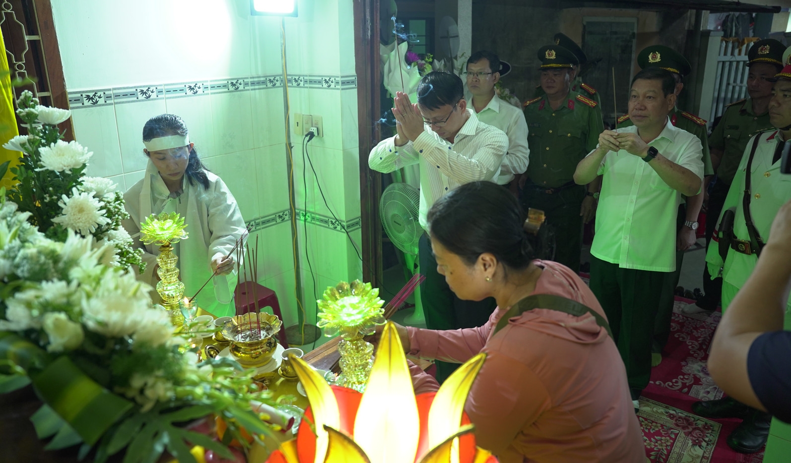 Lãnh đạo tỉnh và Công an tỉnh Khánh Hòa viếng, chia buồn với gia đình Đại úy Nguyễn Xuân Hải