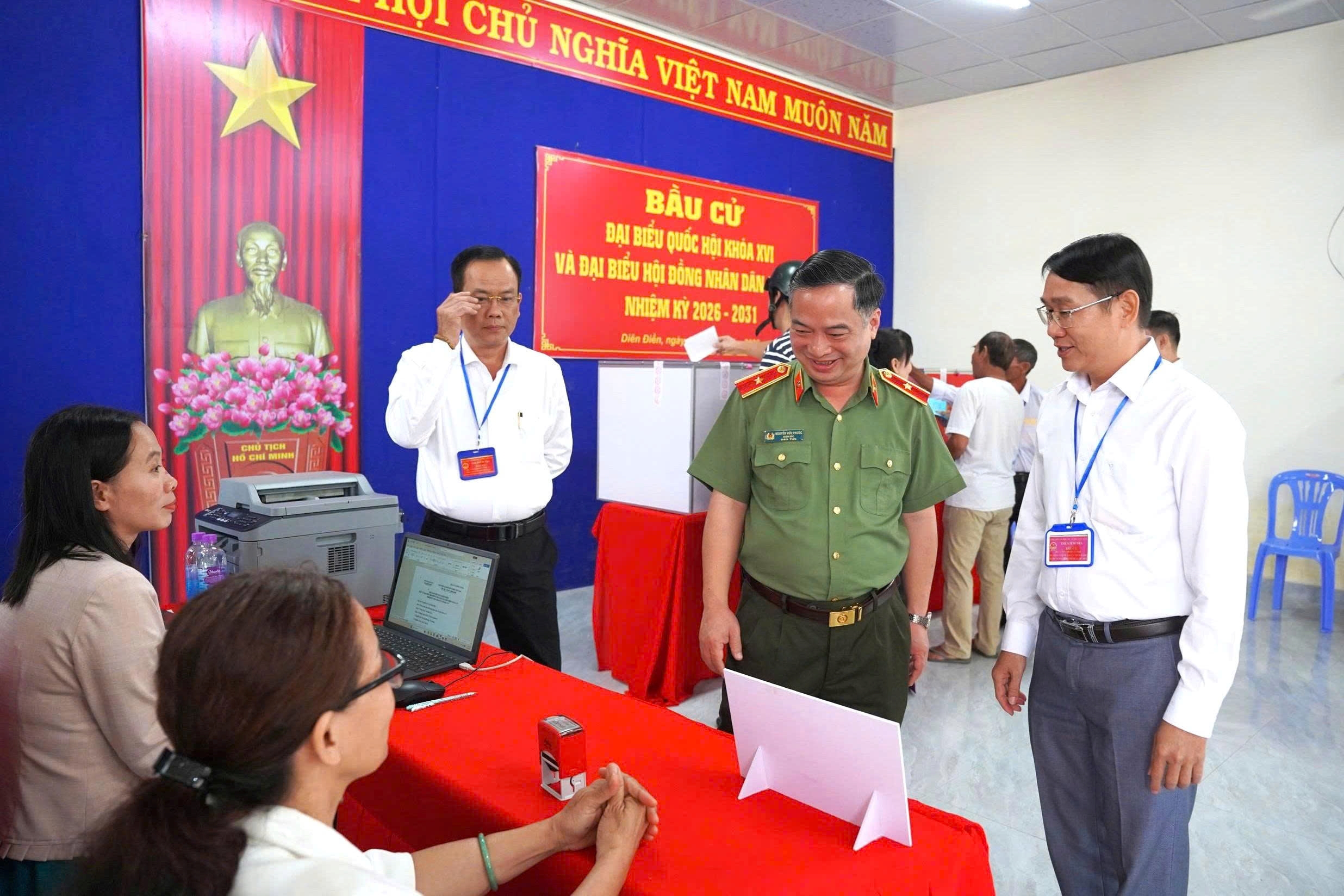 Giám đốc Công an tỉnh kiểm tra công tác đảm bảo an ninh trật tự tại các điểm bầu cử