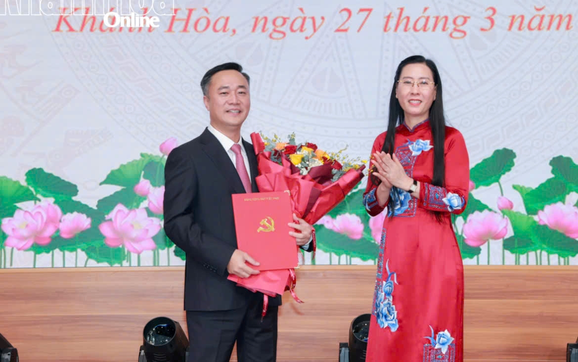 Ban Bí thư điều động, chỉ định đồng chí Nguyễn Việt Hùng giữ chức Phó Bí thư Tỉnh ủy Khánh Hòa