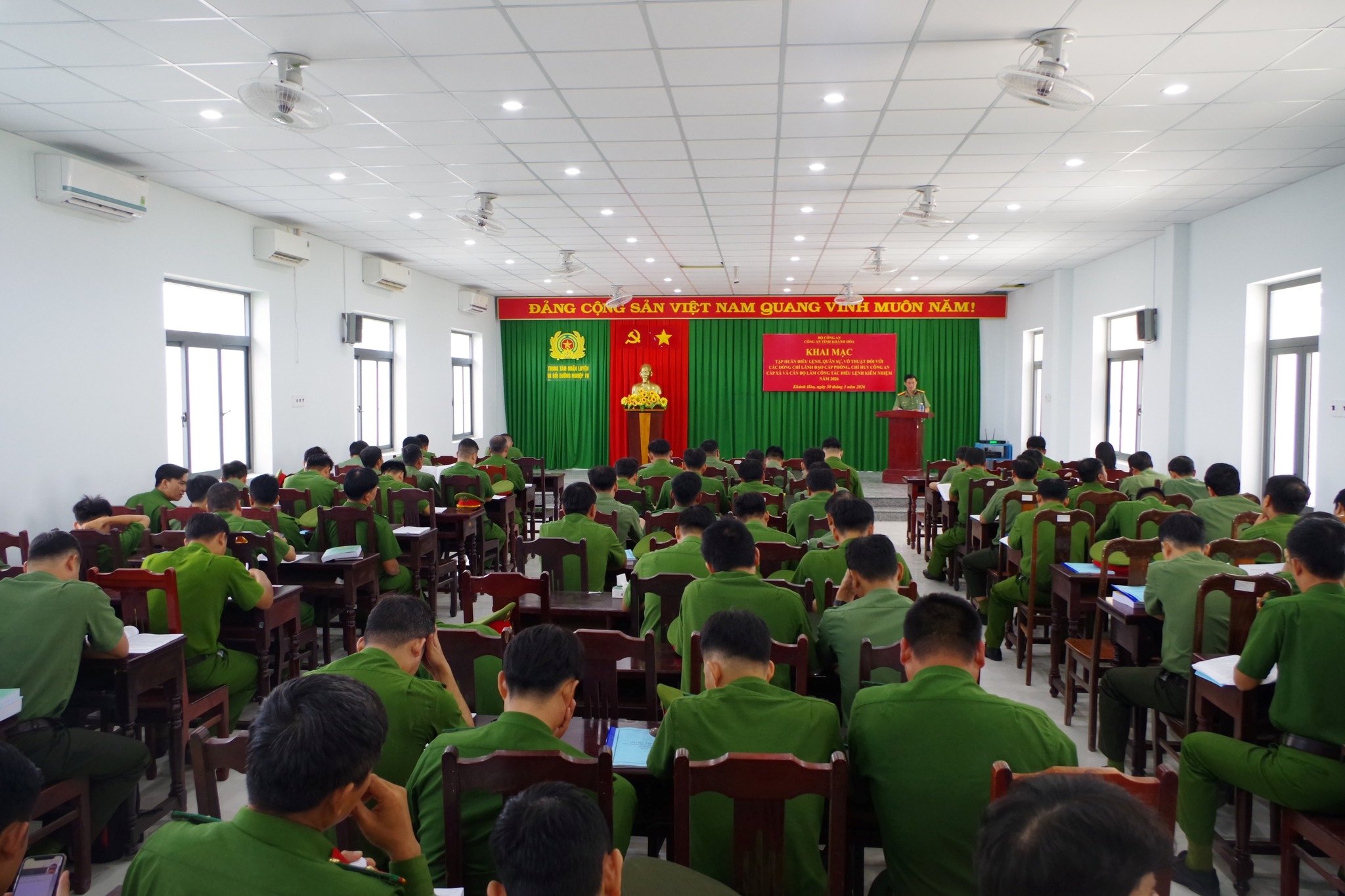 Công an tỉnh tổ chức tập huấn điều lệnh, quân sự, võ thuật năm 2026 (lớp 2)