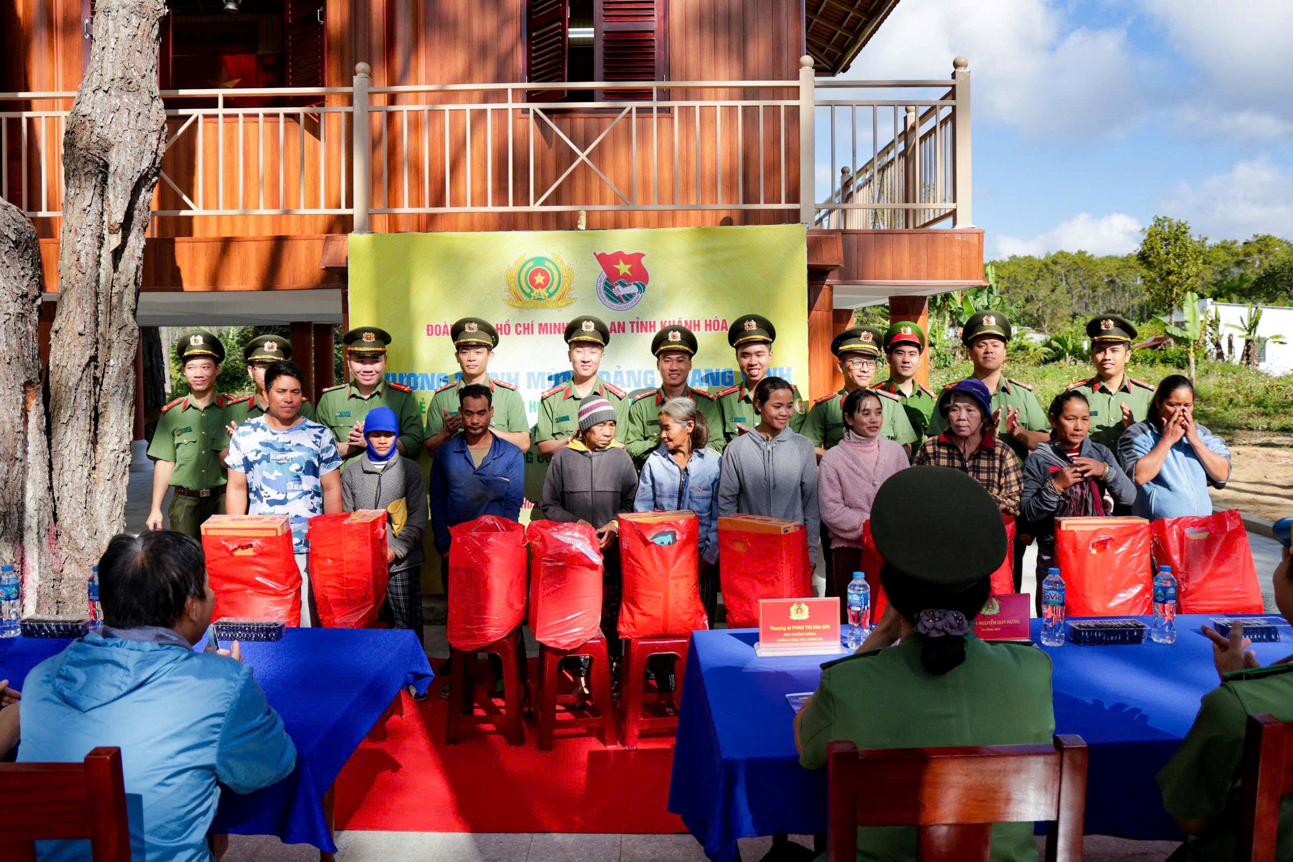 Đoàn Thanh niên Công an tỉnh tổ chức chương trình  “Mừng Đảng quang vinh – Tuổi trẻ Công an Khánh Hòa tiên phong hành động vì cộng đồng năm 2026”