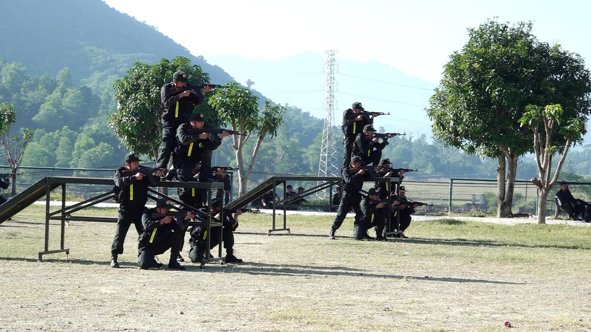 Hơn 290 CBCS hoàn thành chương trình Tiểu đoàn Cảnh sát cơ động dự bị chiến đấu