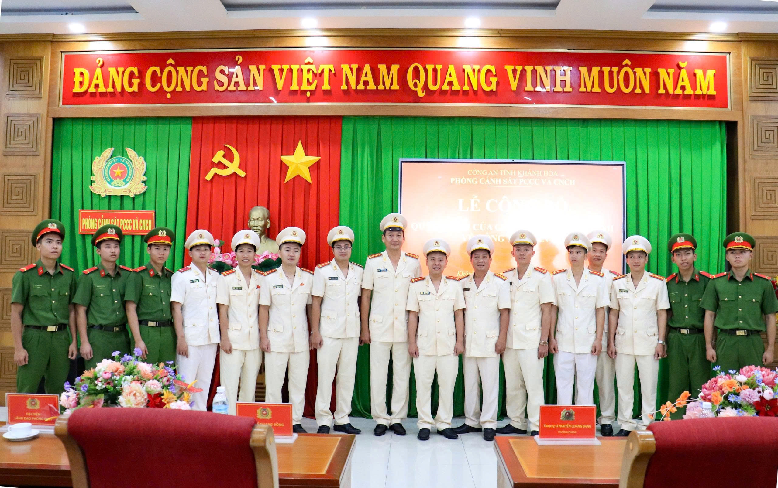 Công bố quyết định thành lập đội chữa cháy và cứu nạn cứu hộ khu vực 9