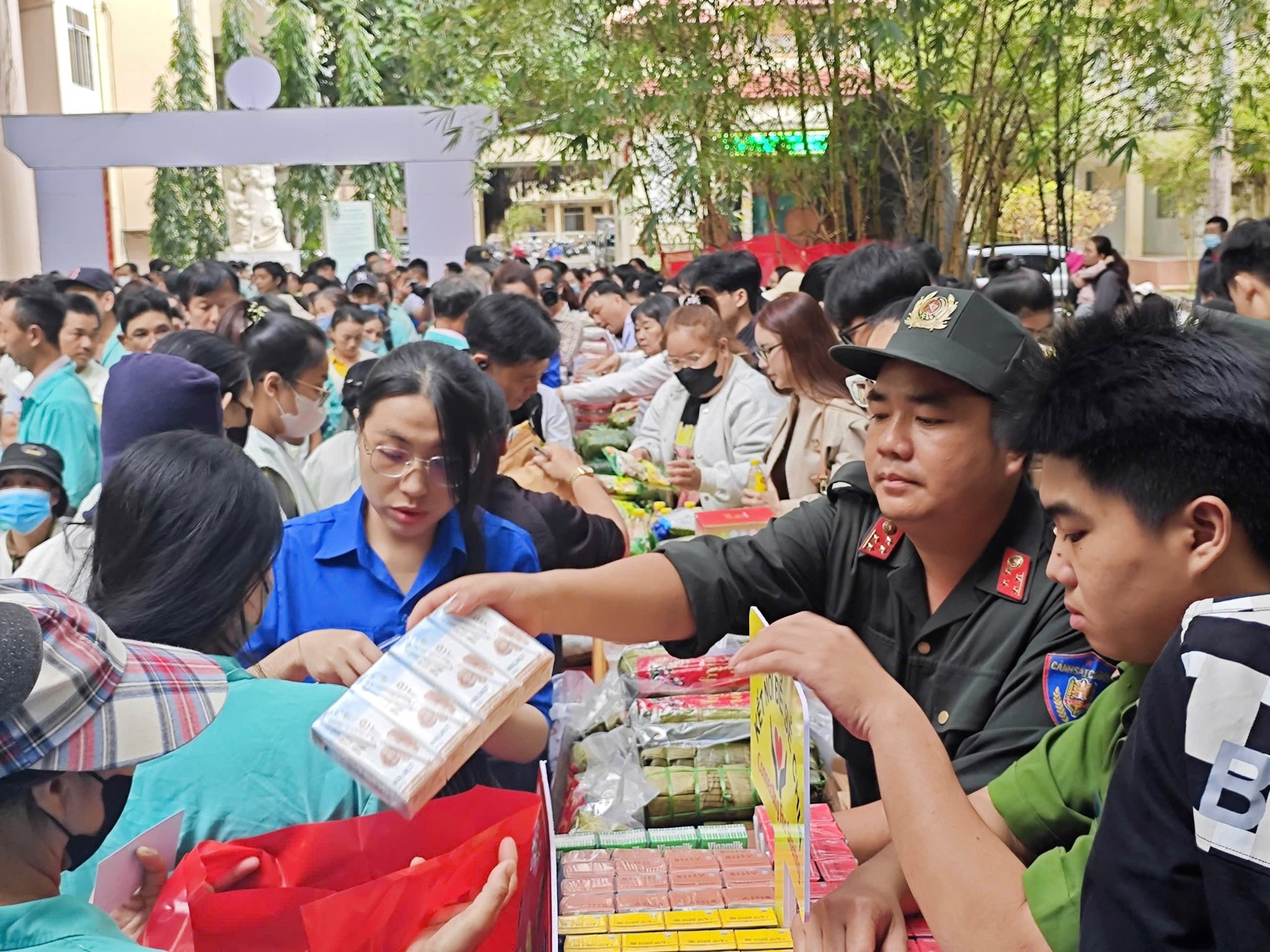 Các lực lượng Công an tỉnh Khánh Hoà tích cực tổ chức hoạt động tình nghĩa trước thềm năm mới