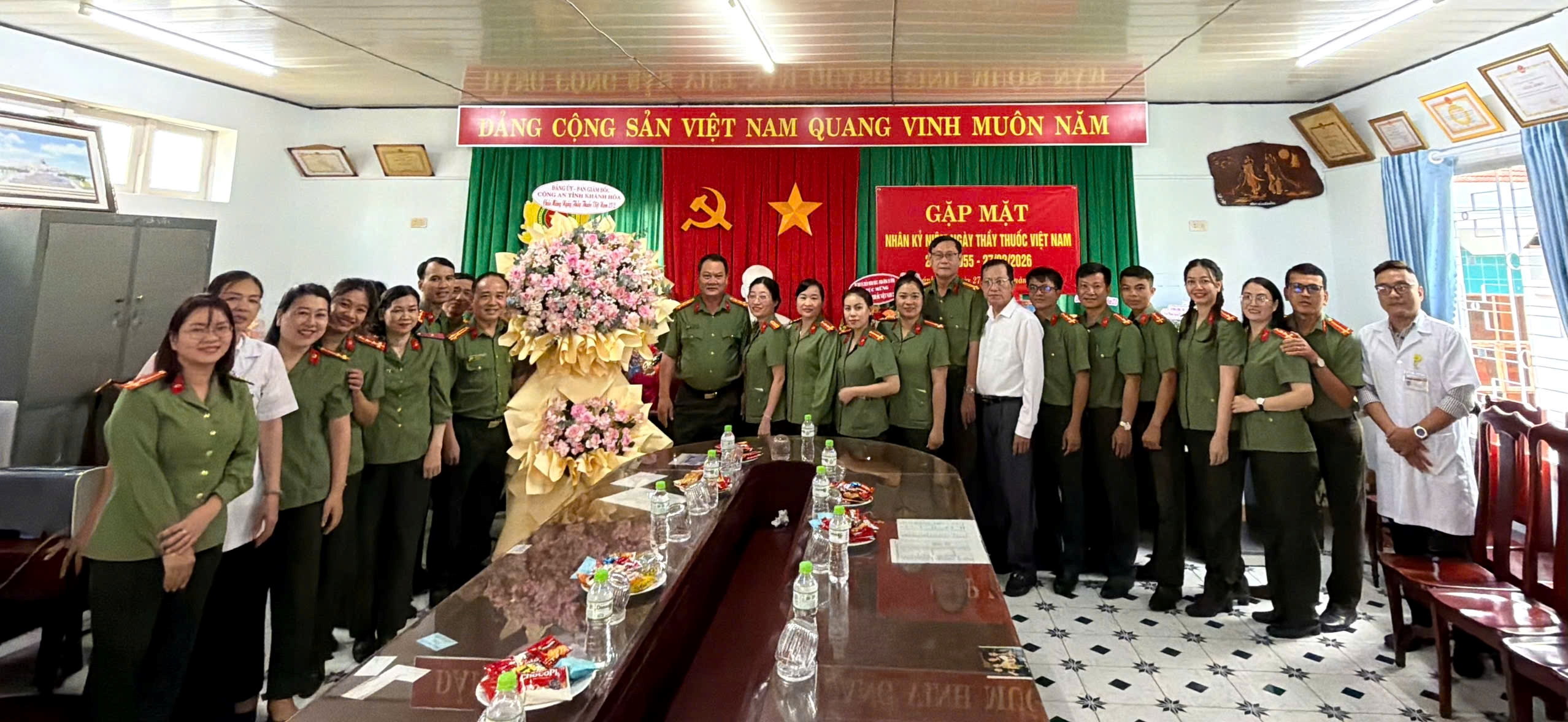 Đại tá Nguyễn Mậu An thăm, chúc mừng Bệnh xá Công an tỉnh nhân Ngày Thầy thuốc Việt Nam 27/2