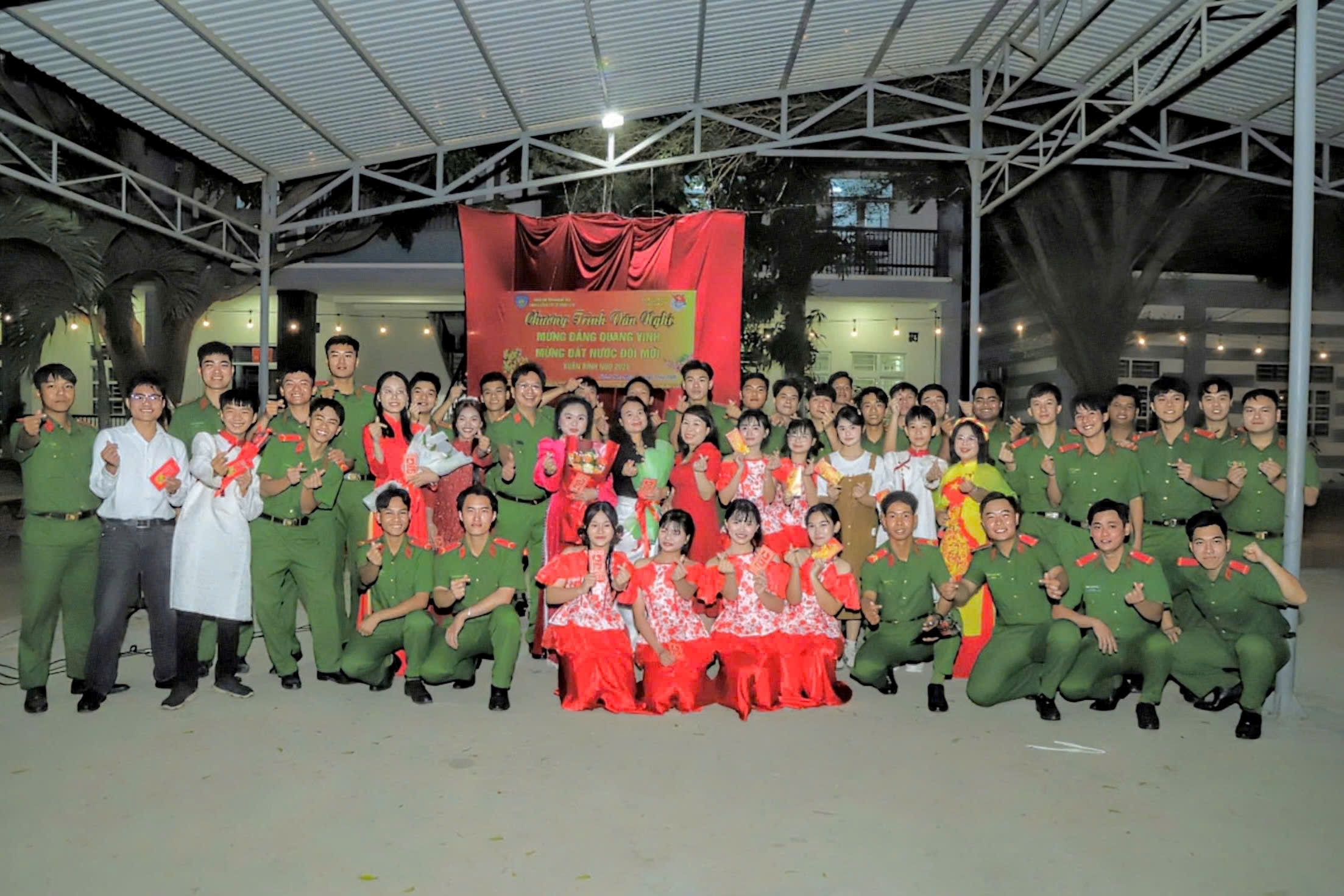 Phòng Cảnh sát Cơ động giao lưu văn nghệ chủ đề “Mừng Đảng quang vinh, mừng Đất nước đổi mới”