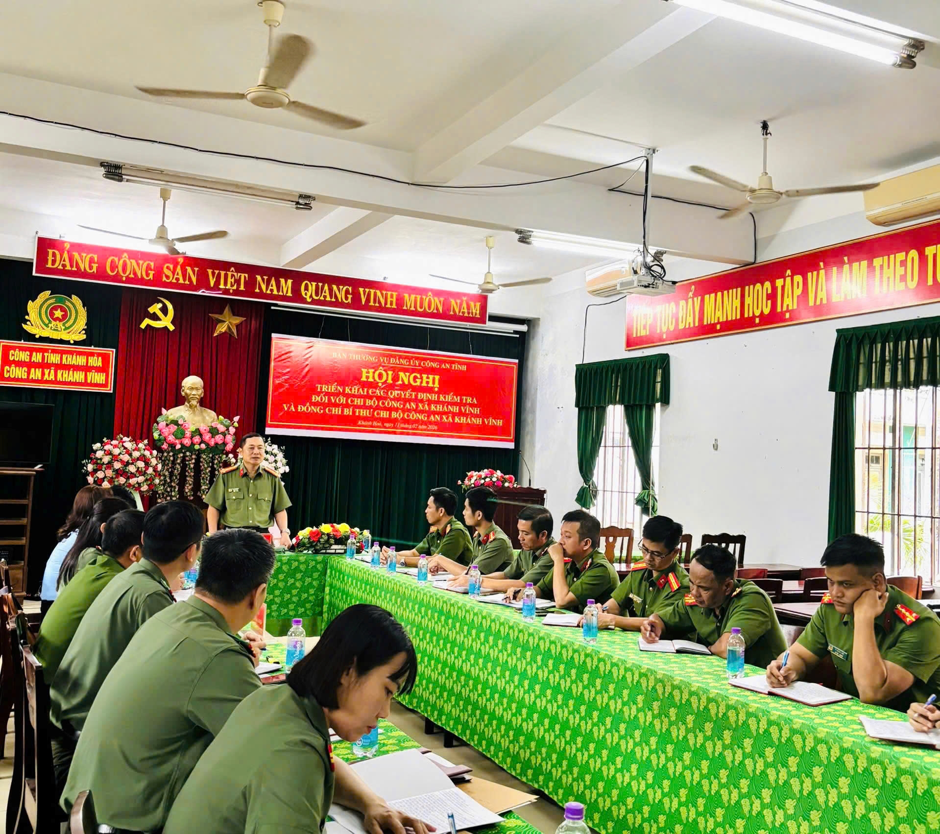 Triển khai các Quyết định kiểm tra đối với Công an xã Khánh Vĩnh