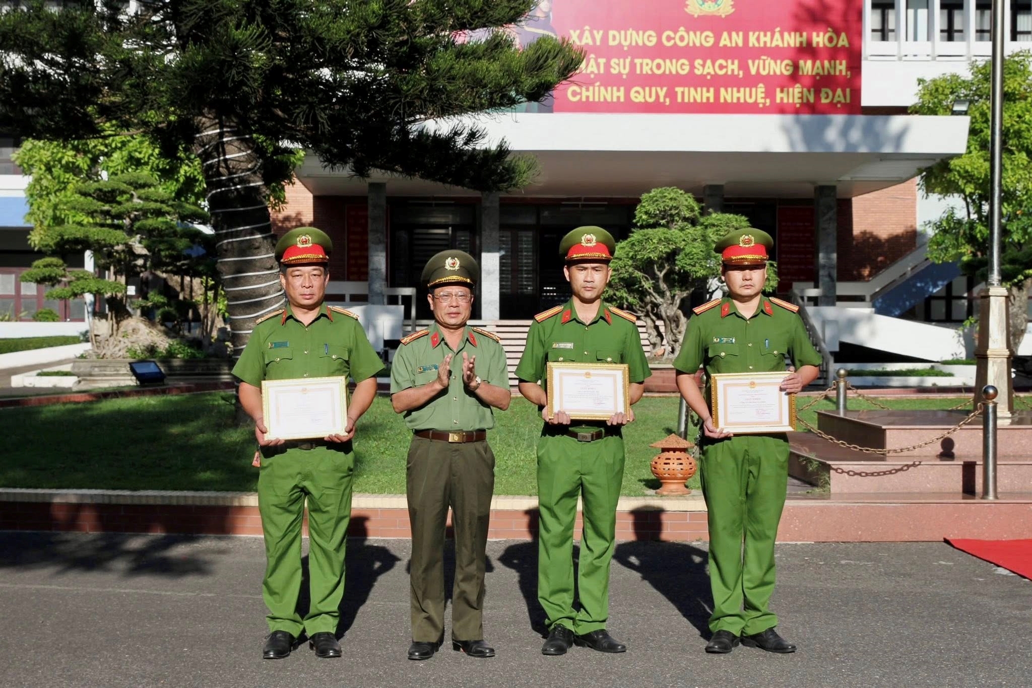 Triển khai thực hiện phần mềm quản lý công tác thi đua khen thưởng trong lực lượng Công an Khánh Hòa