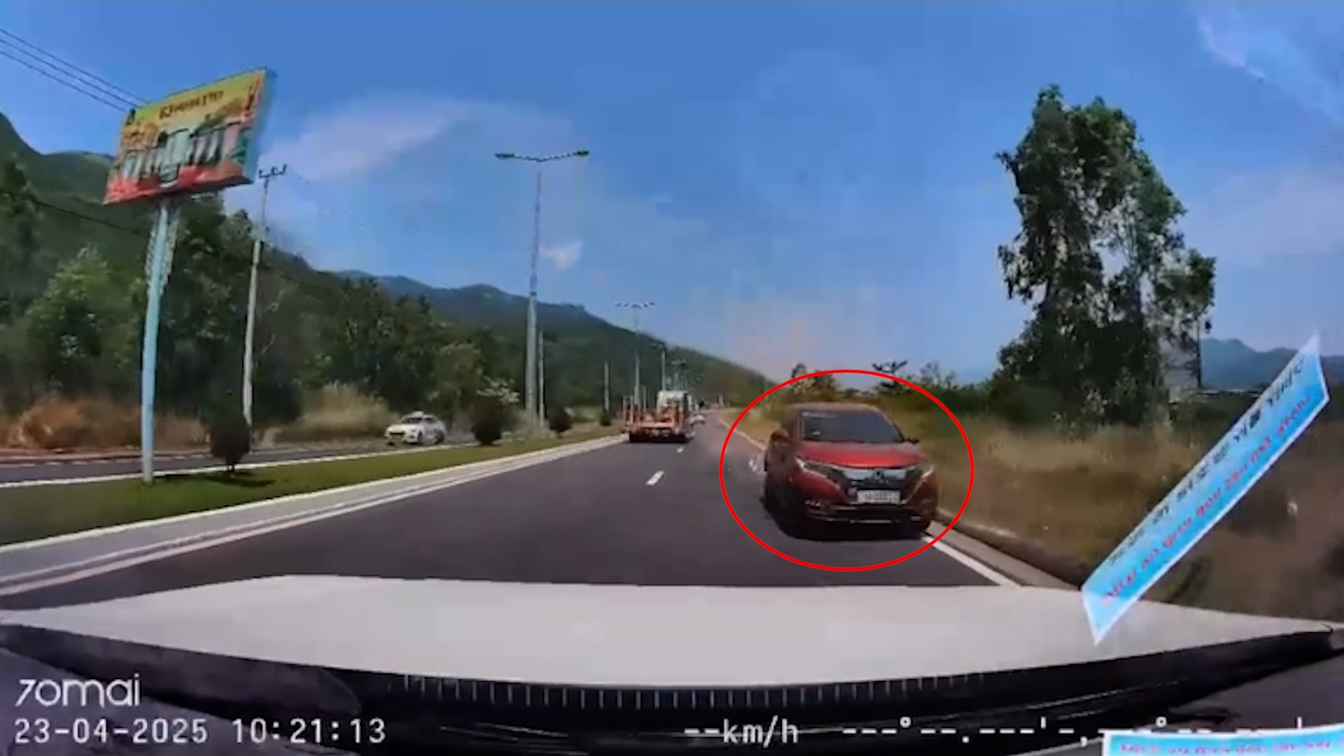Xử lý hành vi ô tô con đi ngược chiều trên đèo Cù Hin
