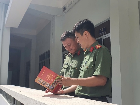 Cán bộ, chiến sỹ Công an tỉnh Khánh Hòa tiếp tục đẩy mạnh văn hóa đọc trong Công an nhân dân.