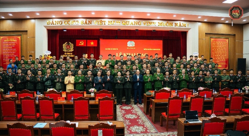 Công an tỉnh Khánh Hòa tham gia Lớp tập huấn võ thuật ứng dụng cho cán bộ, huấn luyện viên trong Công an nhân dân năm 2025.