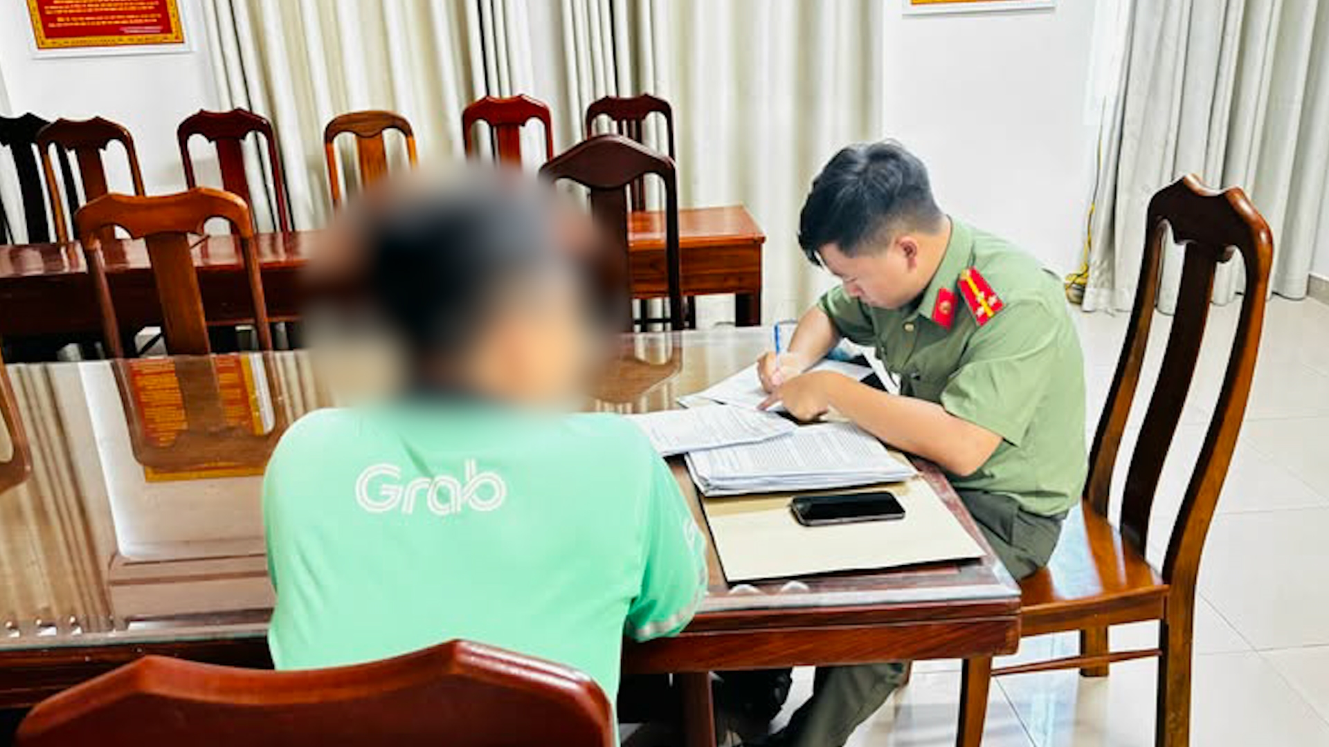 Tài xế xe grab trả lại hơn 1,7 tỷ đồng cho đơn vị chuyển khoản “nhầm”
