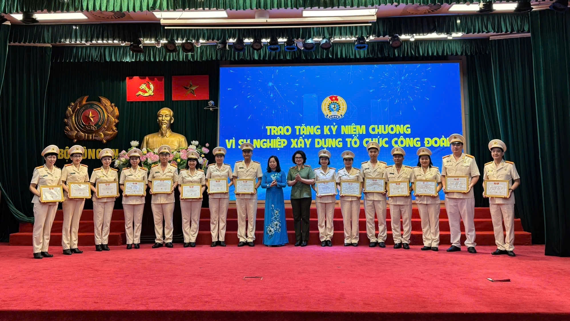 Tuyên dương đoàn viên công đoàn CAND tiêu biểu năm 2024 và hội nghị điển hình tiên tiến trong công đoàn CAND giai đoạn 2020-2025.