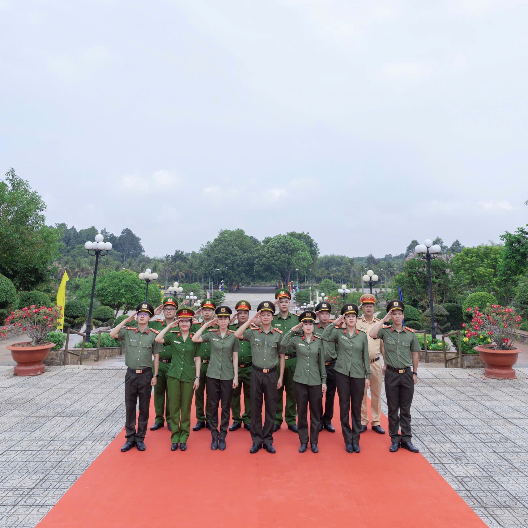 Tuổi trẻ Công an tỉnh dâng hương tri ân các Anh hùng - Liệt sĩ tại Tây Ninh
