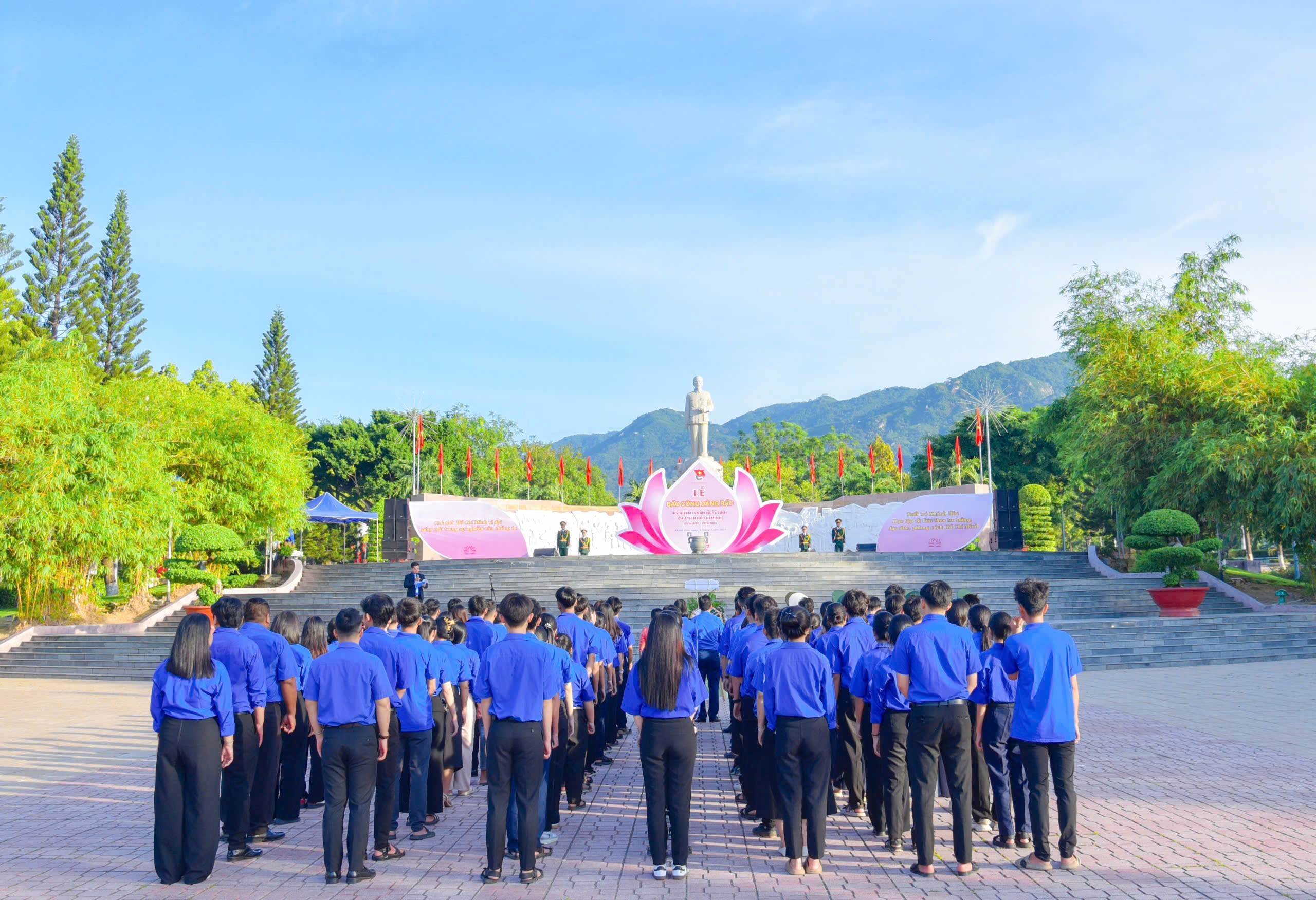 Đoàn Thanh niên Công an tỉnh tham gia Lễ báo công dâng Bác và tổng kết 10 năm thực hiện Chỉ thị số 05-CT/TW
