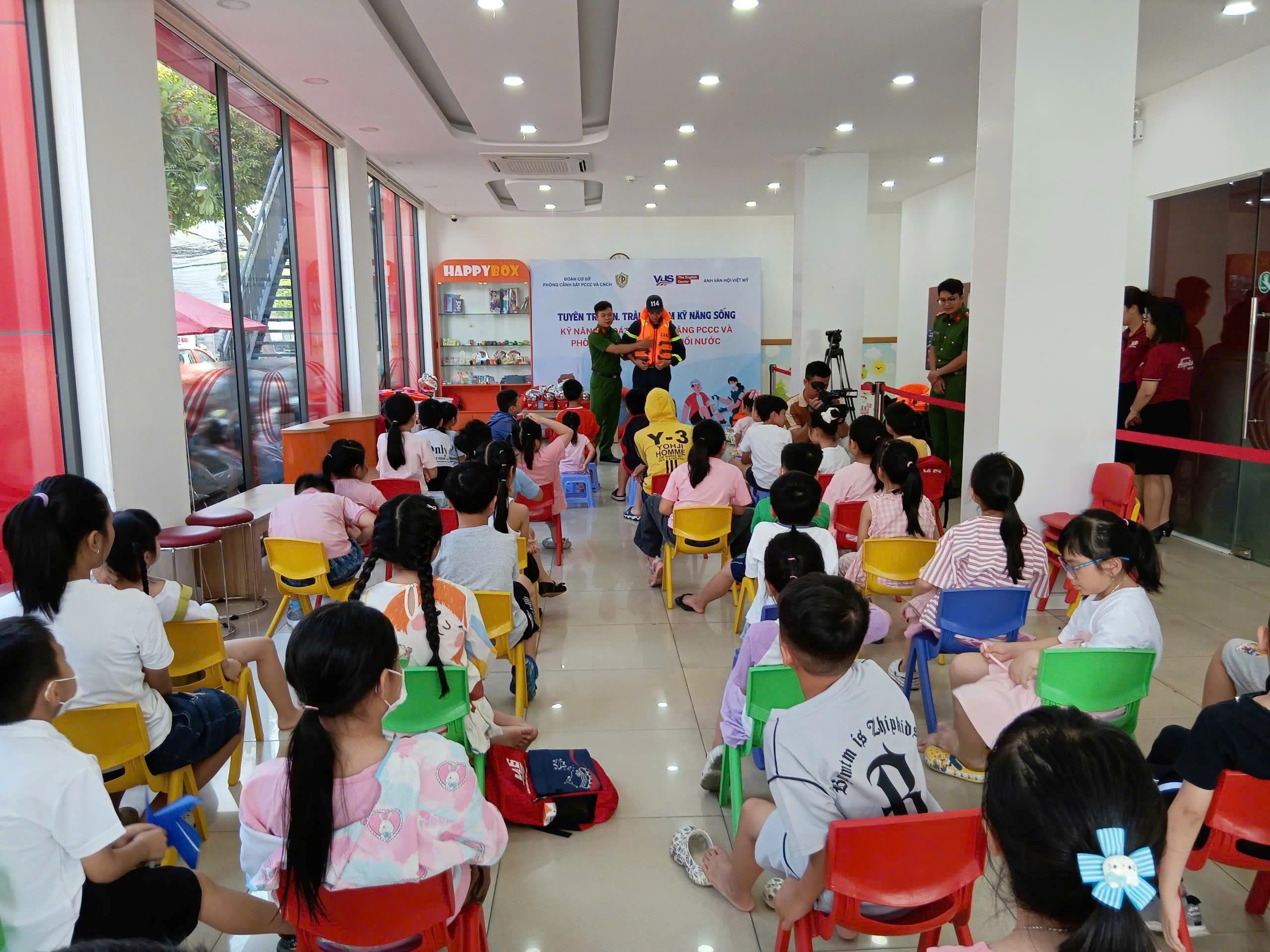 Tuyên truyền giáo dục kỹ năng PCCC và phòng chống tai nạn đuối nước cho học sinh