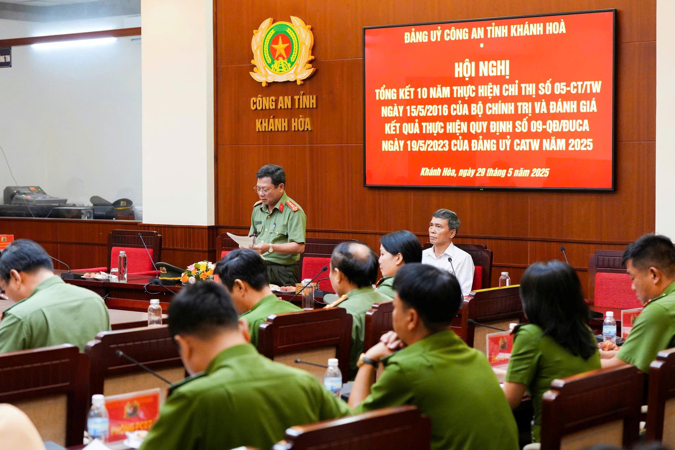 Đảng ủy Công an tỉnh Khánh Hòa tổ chức Hội nghị 10 năm thực hiện Chỉ thị số 05 của Bộ Chính trị và đánh giá kết quả thực hiện Quy định số 09 của Đảng ủy Công an Trung ương năm 2025