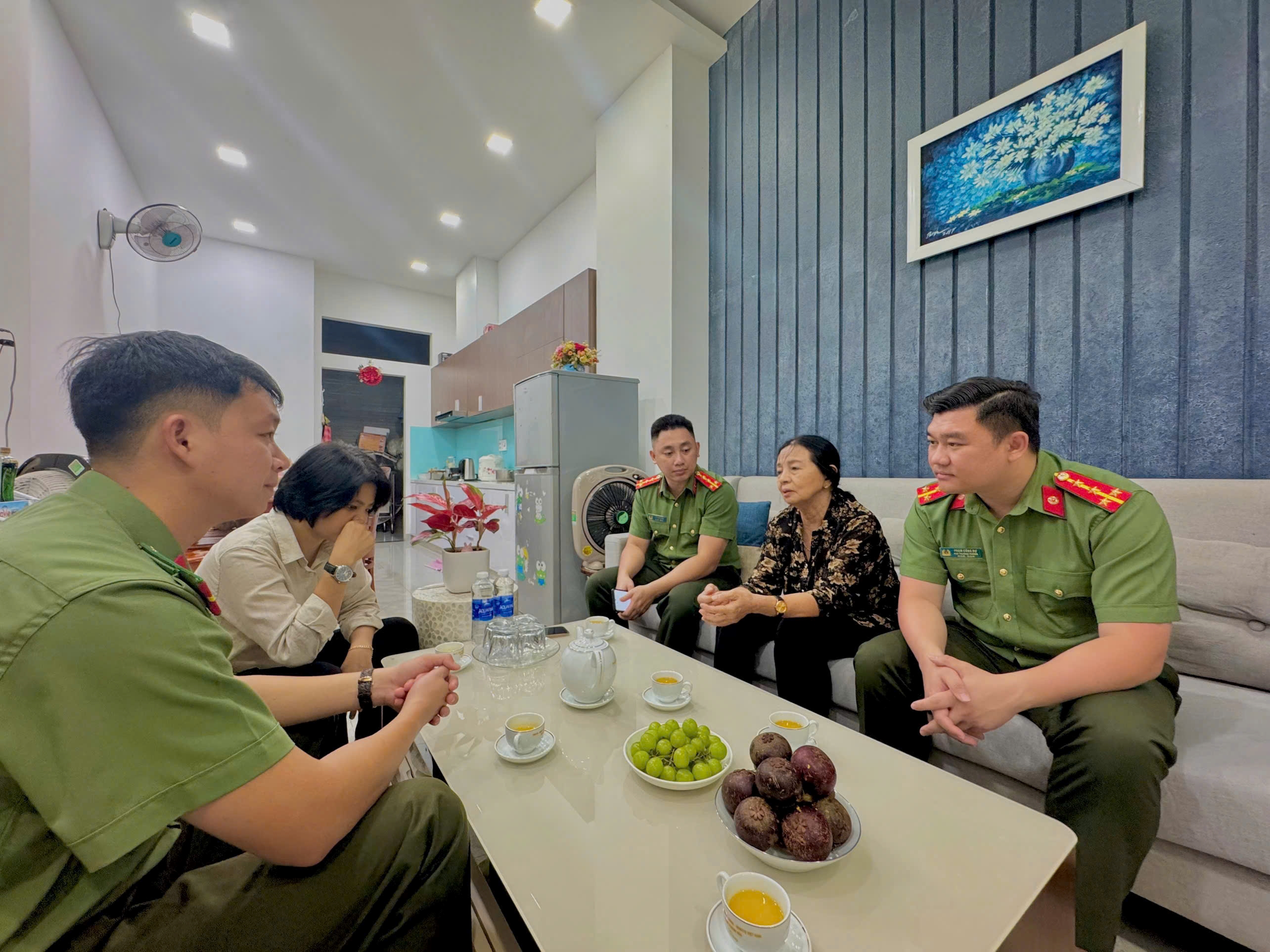 Đoàn Thanh niên Công an tỉnh và Đoàn Thanh niên Cục Pháp chế và cải cách hành chính, tư pháp – Bộ Công an phối hợp, tổ chức hành trình “Tuổi trẻ vì biển, đảo quê hương” năm 2025 với chủ đề “Tôi yêu Tổ quốc tôi”