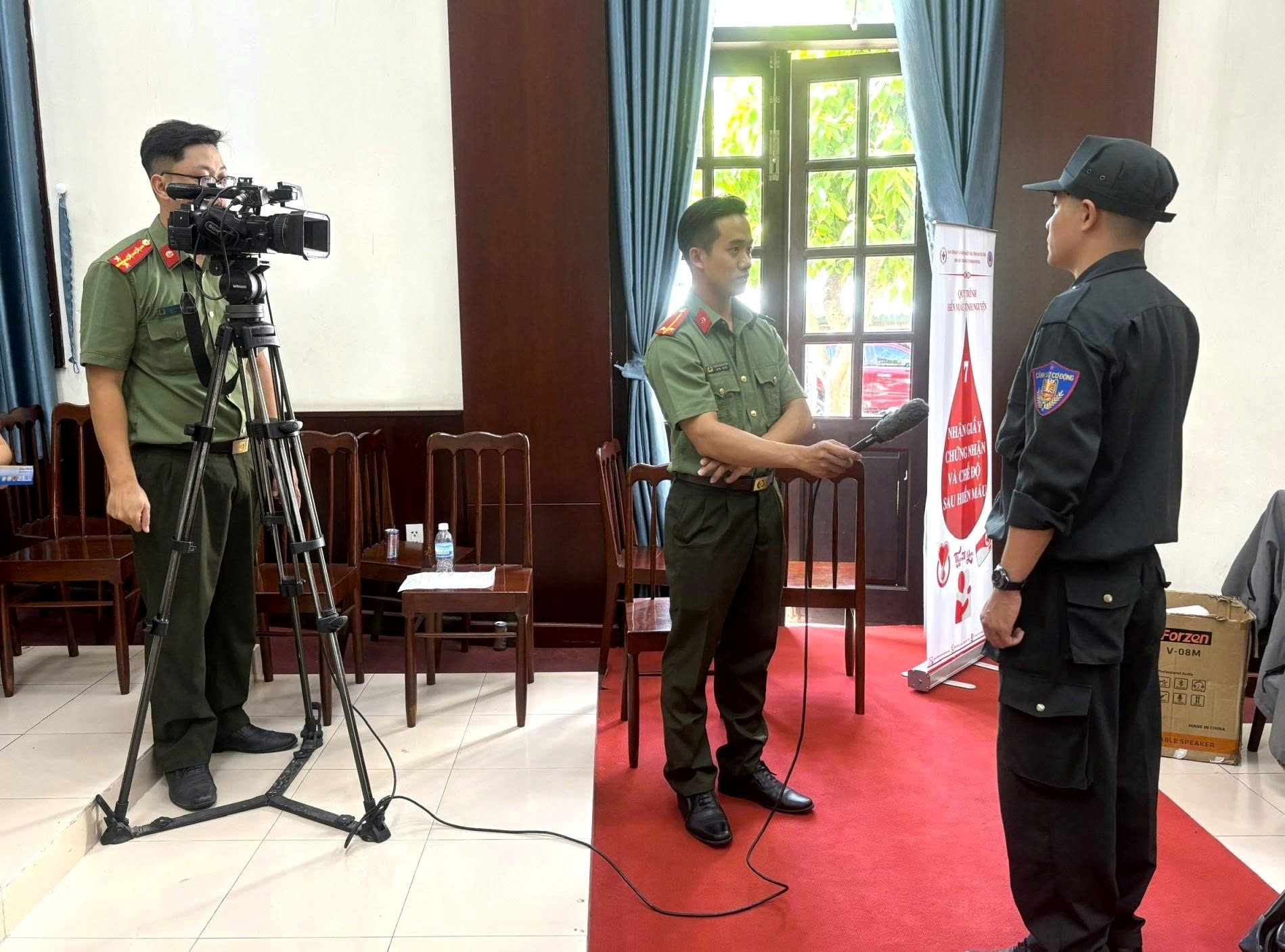 NHỮNG NGƯỜI LÀM BÁO MANG SẮC PHỤC CÔNG AN: Thượng úy Phùng Mạnh Hùng – Đến với nghề báo vì một chữ “duyên”