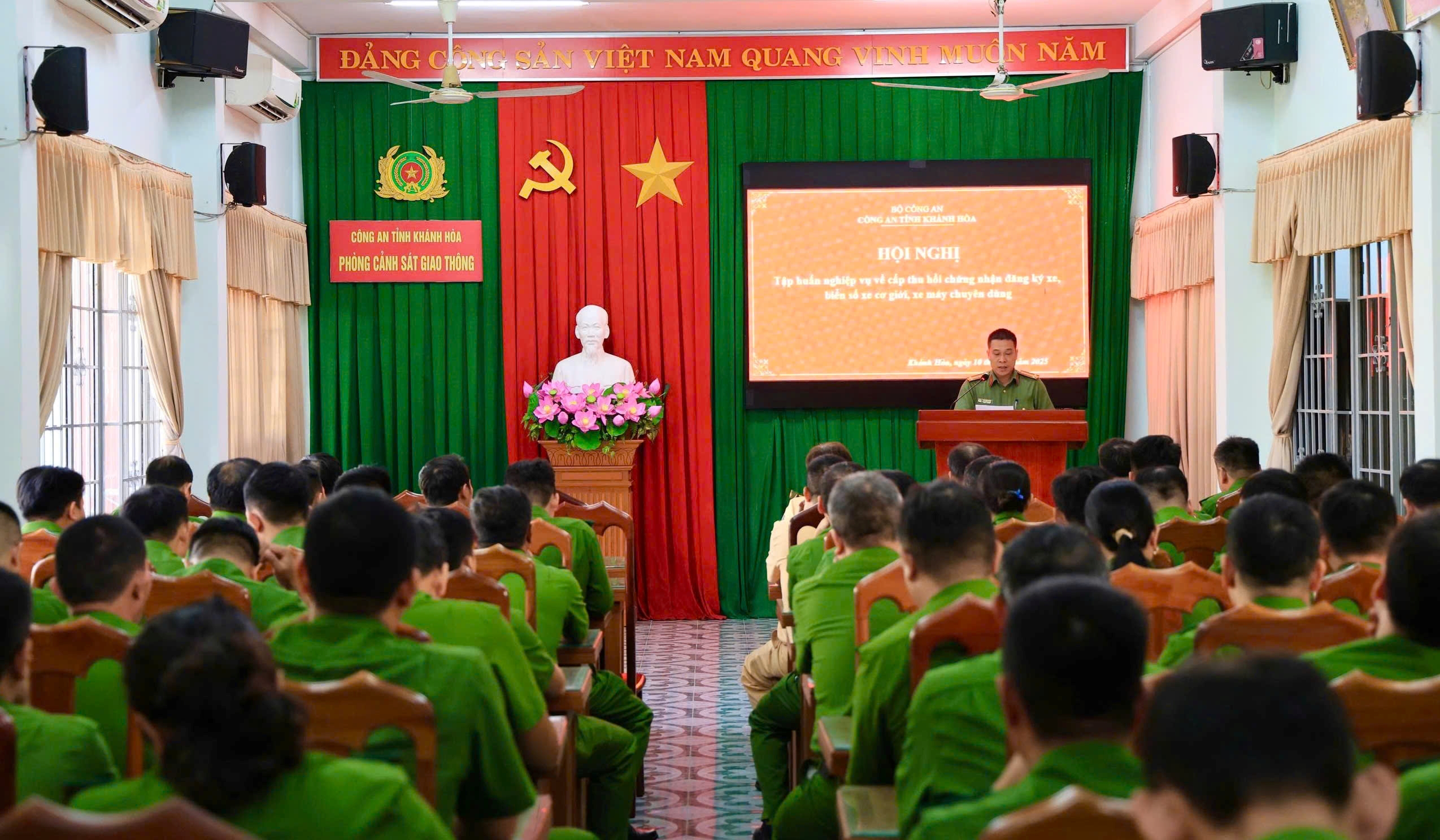 Nâng cao nghiệp vụ đăng ký xe cho lực lượng Công an cấp xã