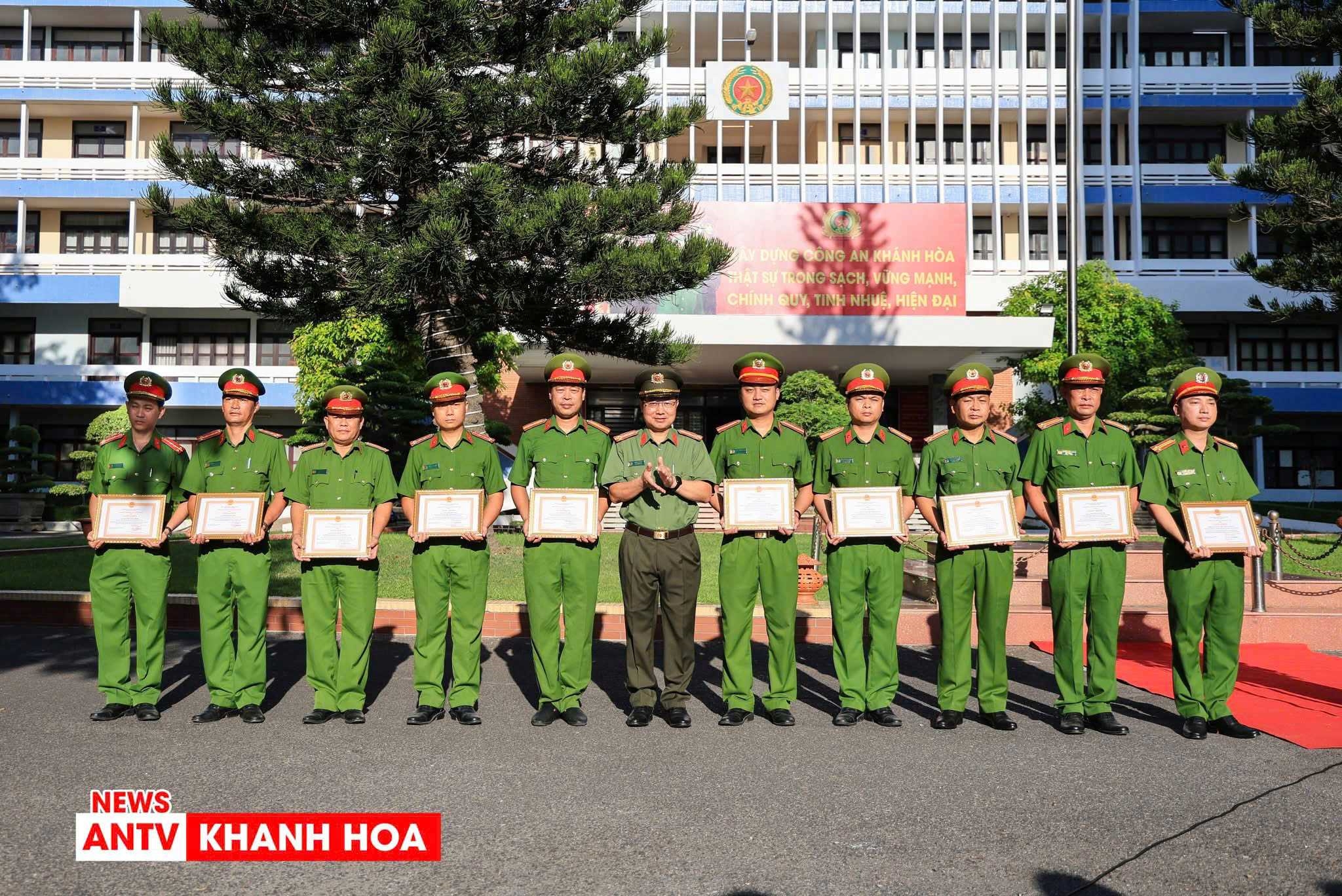 Triển khai thực hiện Nghị định của Chính phủ về công tác thi đua, khen thưởng trong Công an Khánh Hòa