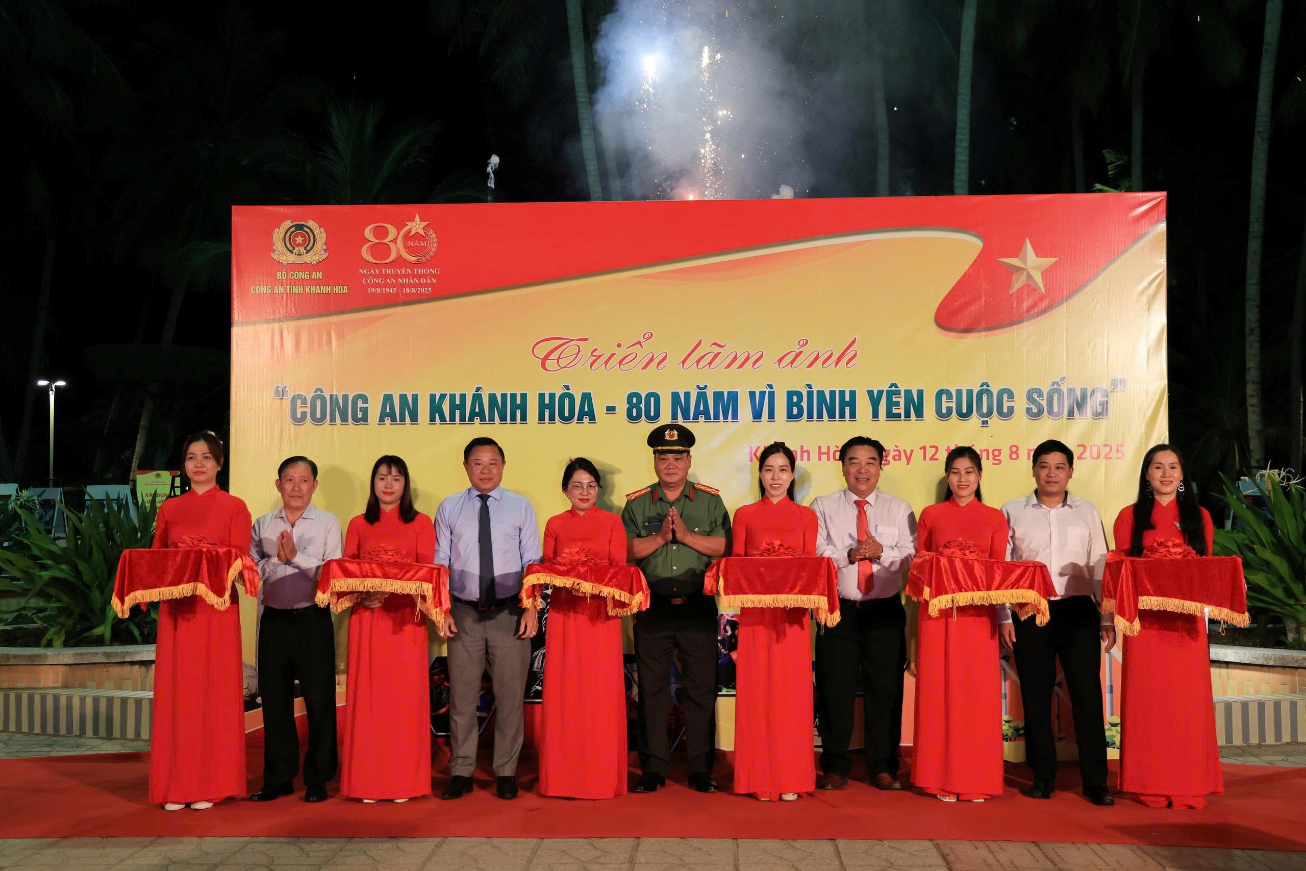 Khai mạc triển lãm ảnh “Công an Khánh Hòa - 80 năm vì bình yên cuộc sống”