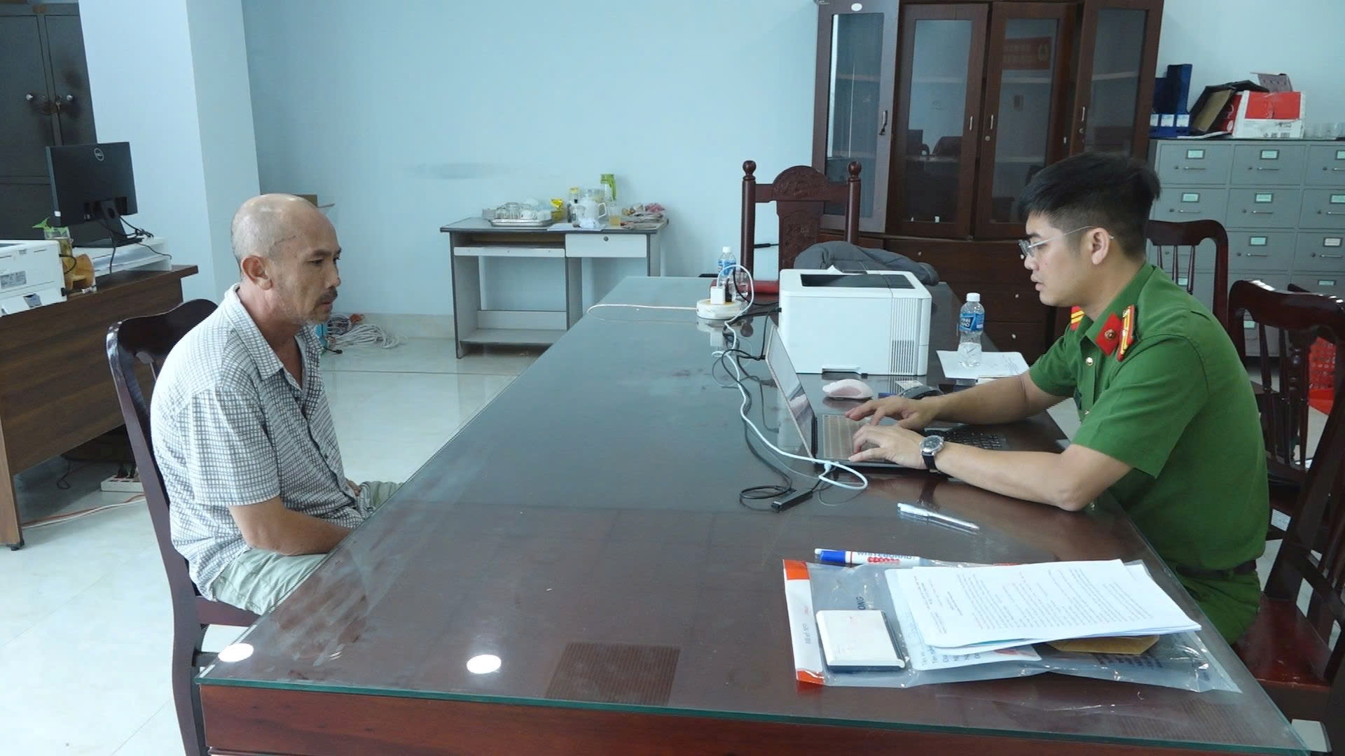 Tạm giữ hình sự nhóm đối tượng đánh bạc trên mạng internet