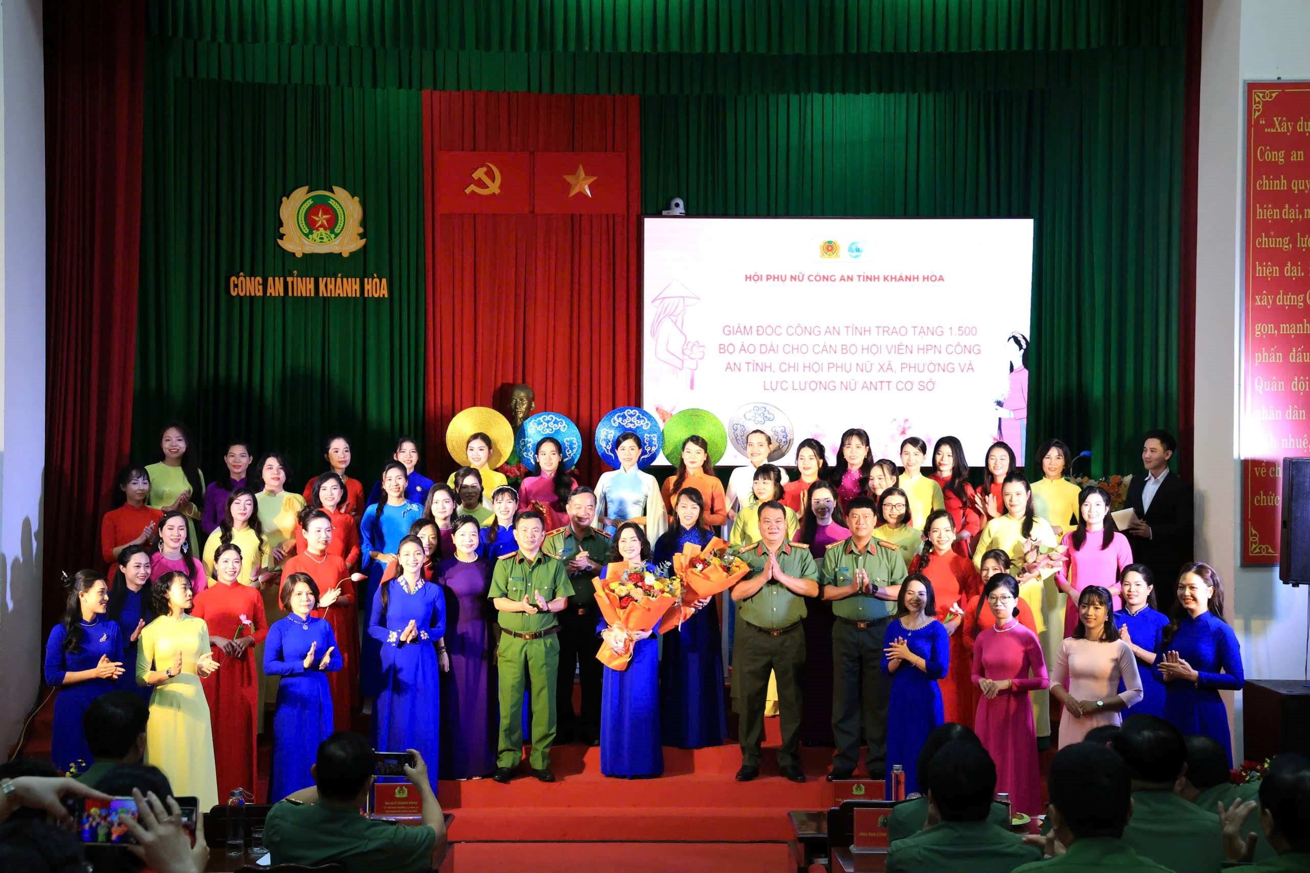 Chương trình gặp mặt nhân kỷ niệm 95 năm ngày thành lập Hội Liên hiệp Phụ nữ Việt Nam (20/10/1930-20/10/2025) và ngày Phụ nữ Việt Nam 20/10 của Phụ nữ Công an Khánh Hòa