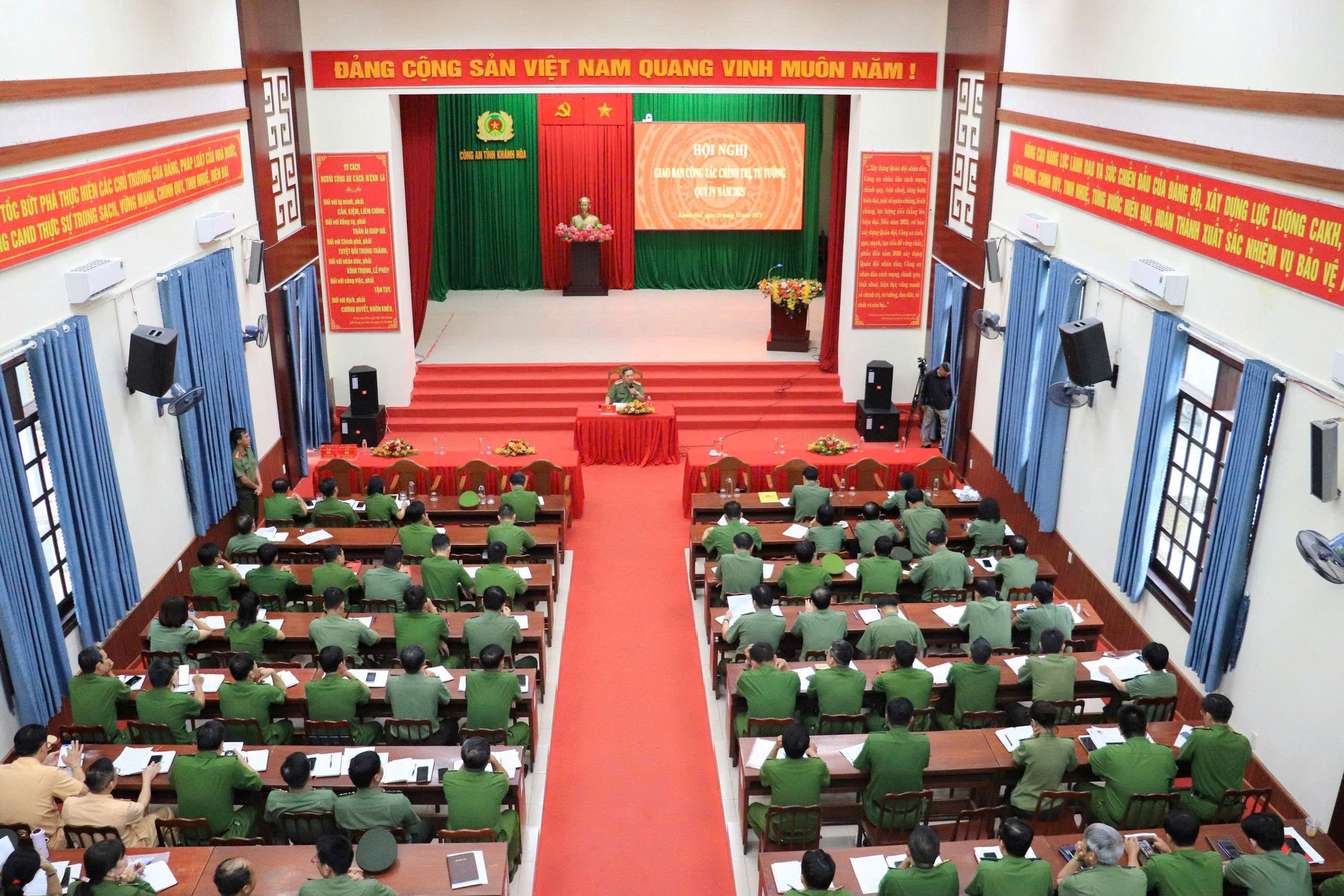 Công an tỉnh Khánh Hòa tổ chức giao ban công tác chính trị tư tưởng quý IV năm 2025