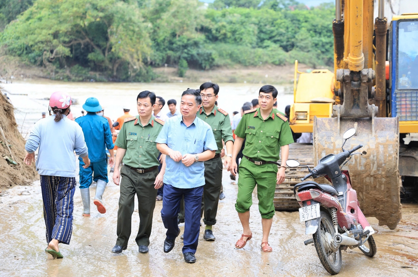 Đoàn công tác số 7 kiểm tra công tác hỗ trợ người dân khắc phục hậu quả mưa lũ