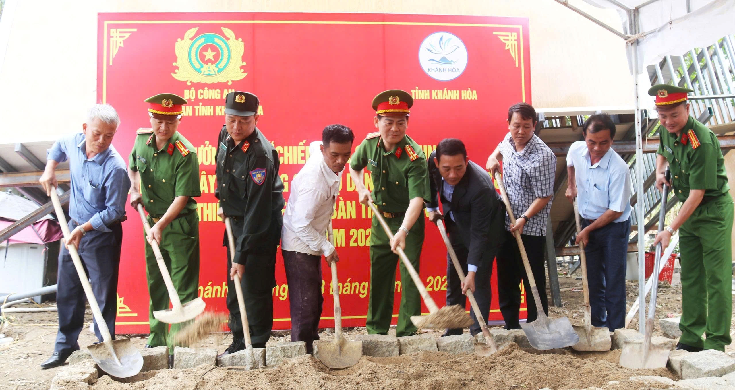 Công an Khánh Hoà tiếp tục khởi công xây dựng 15 căn nhà cho người dân bị thiệt hại do mưa lũ