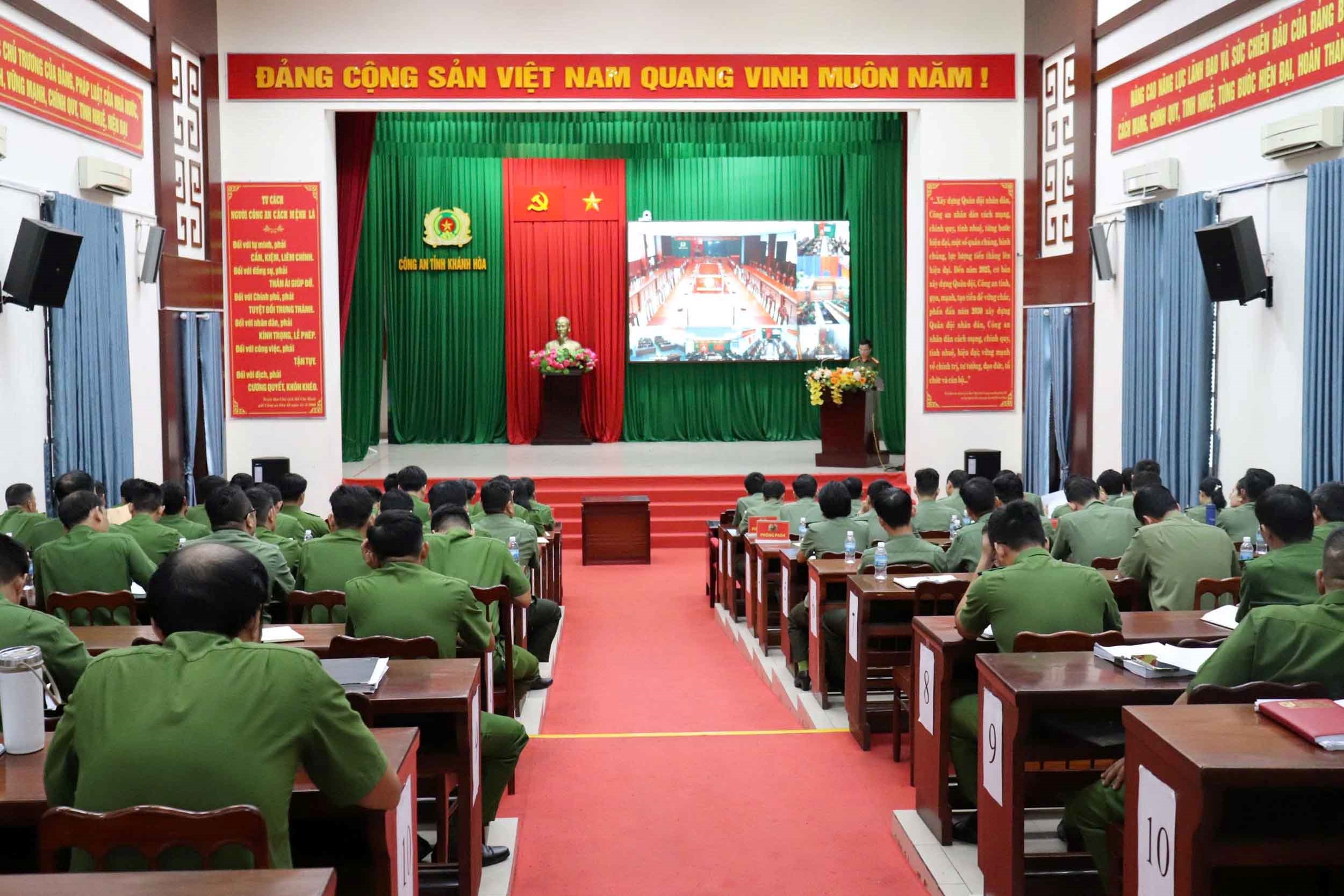 Tập huấn công tác quản lý, sử dụng vũ khí, vật liệu nổ, công cụ hỗ trợ và pháo