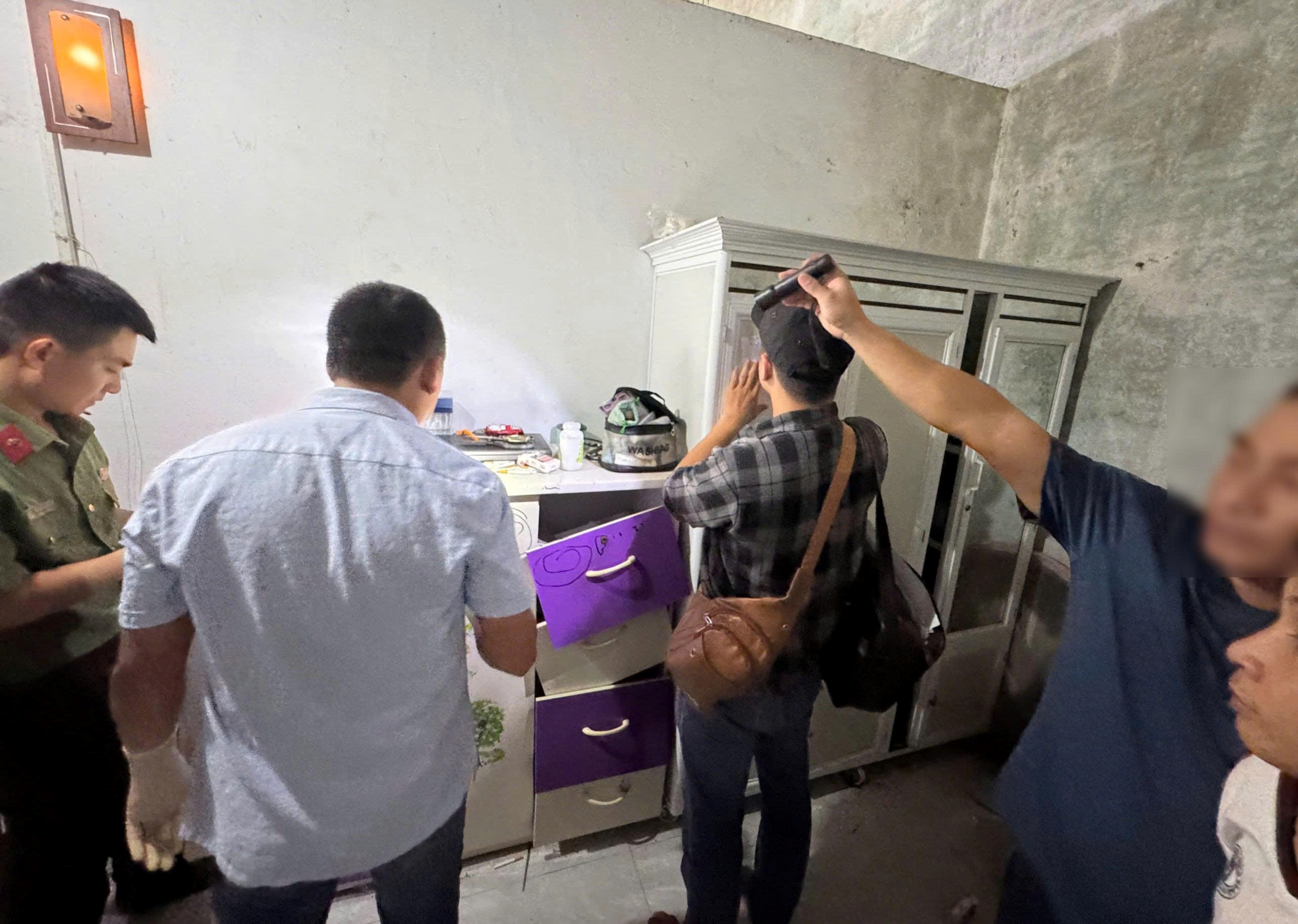 Bắt giữ hai đối tượng mua bán trái phép ma túy