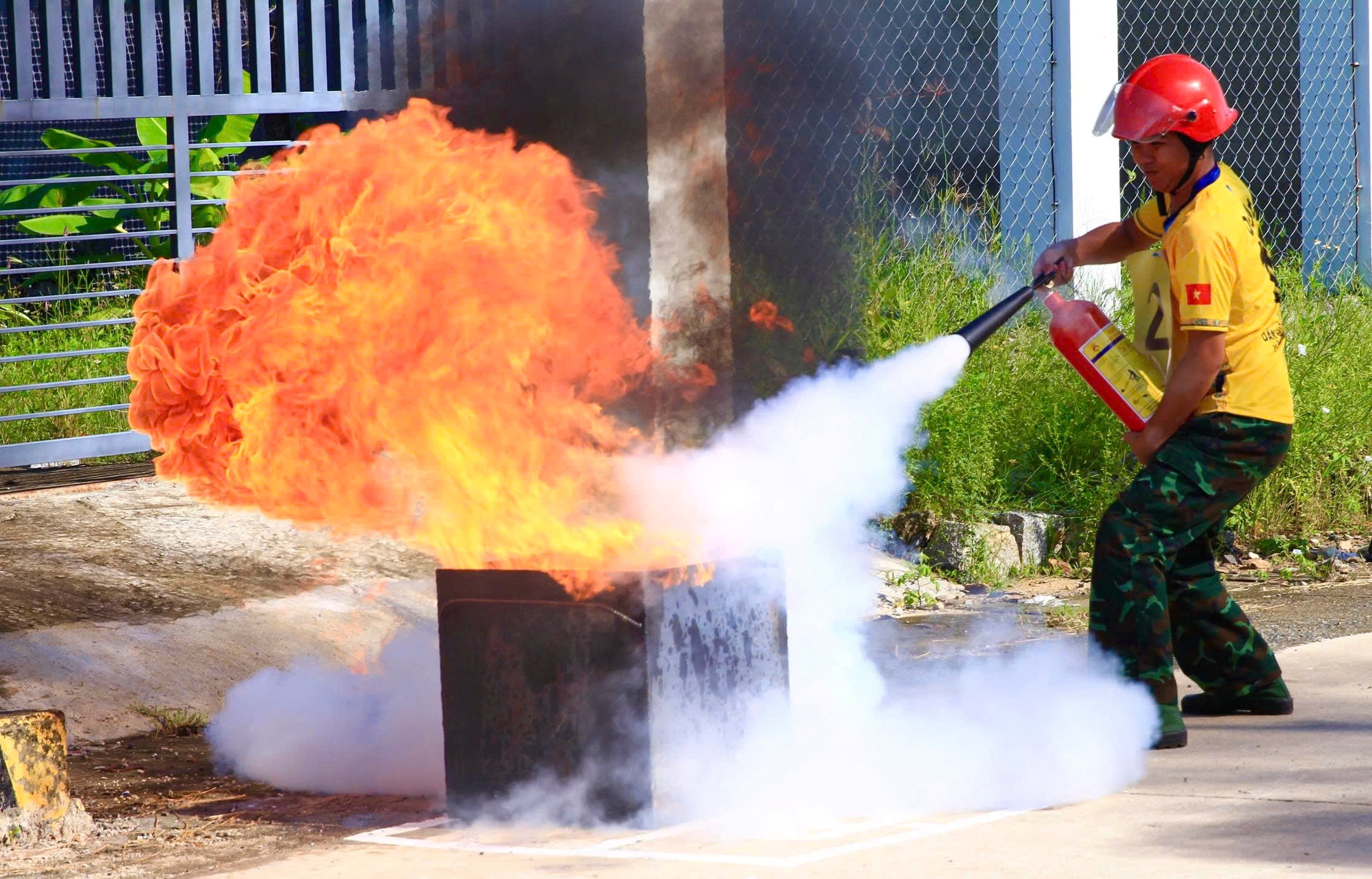 Xã Trung Khánh Vĩnh tổ chức Hội thi nghiệp vụ chữa cháy và cứu nạn cứu hộ