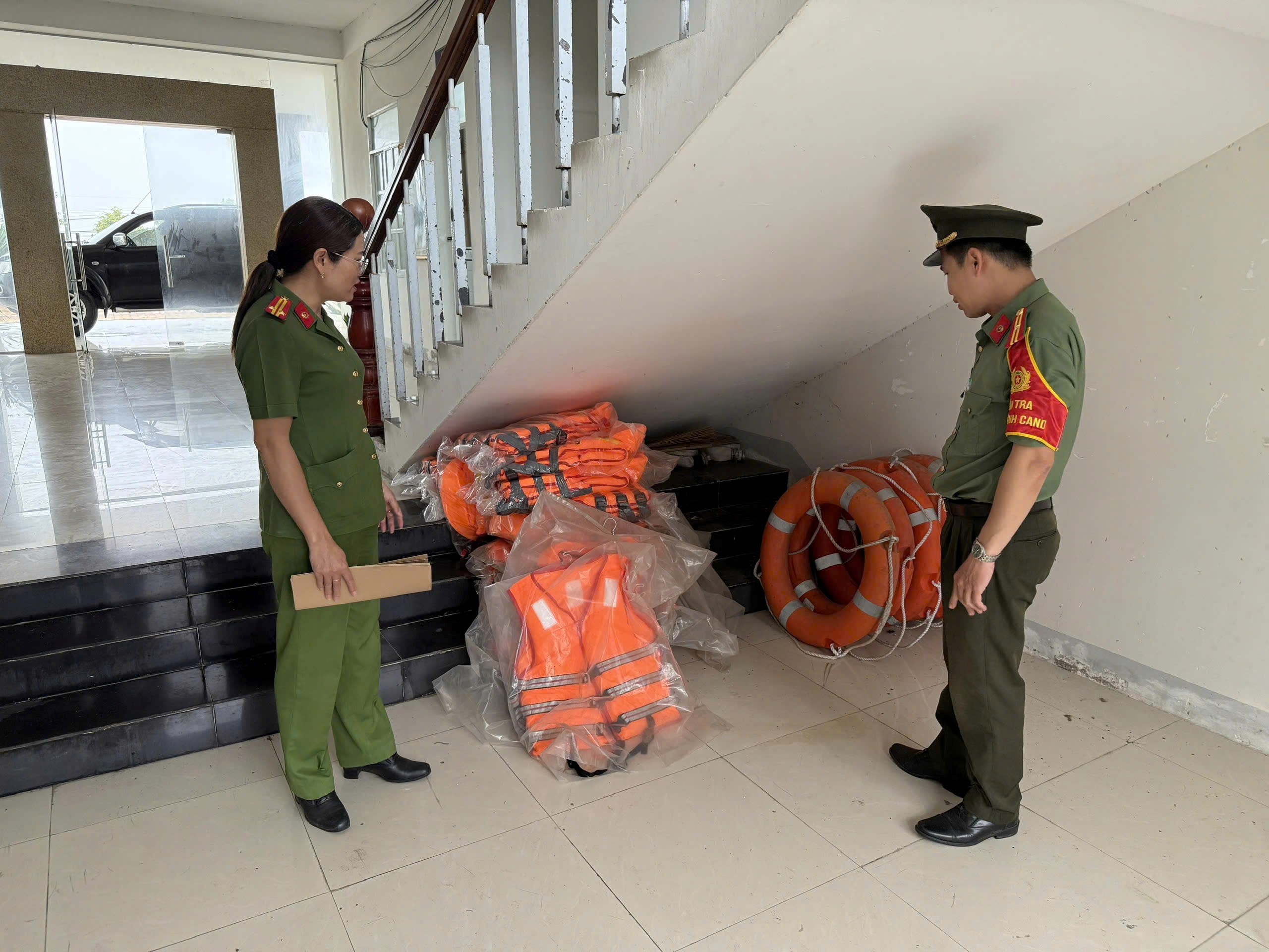 Công an tỉnh Khánh Hòa tiếp tục tăng cường công tác kiểm tra việc chấp hành điều lệnh Công an nhân dân