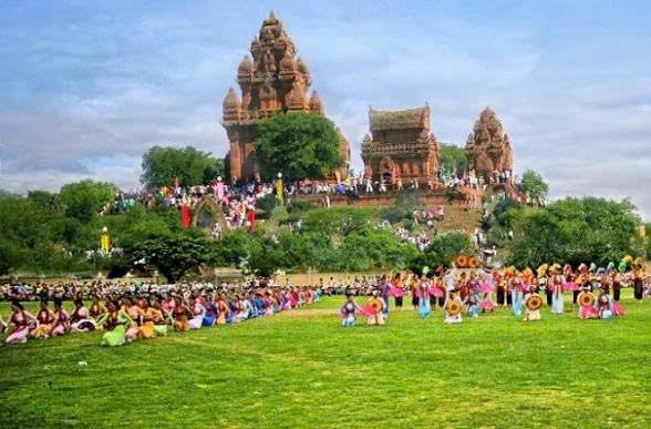 Cảnh giác, đấu tranh làm thất bại âm mưu lợi dụng vấn đề dân tộc, tôn giáo trong đồng bào Chăm để chống phá